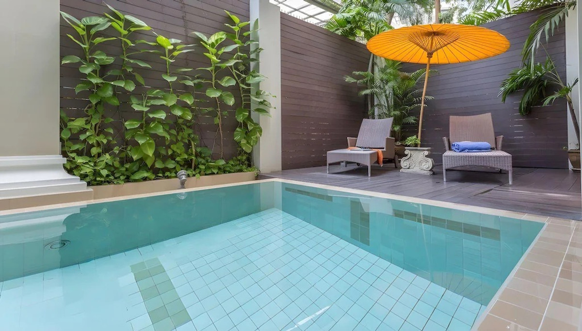 For RentSilom, Saladaeng, Bangrak : Line ID: @zimple_asset Service Apartment in Silom, Soi Saladaeng, Fully furnished with cleaning service. Convenient location close to BTS and MRT, surrounded by business centers and shopping areas.