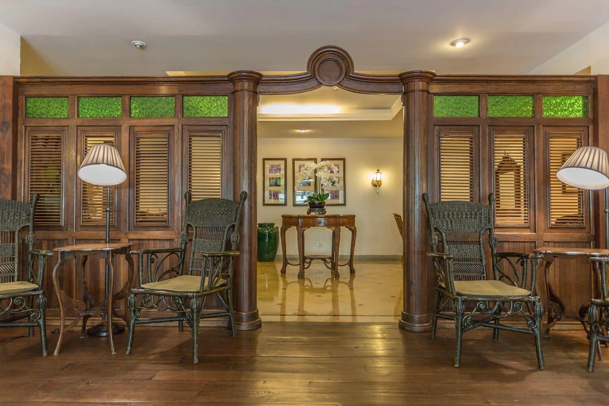 For RentSilom, Saladaeng, Bangrak : Line ID: @zimple_asset Service Apartment in Silom, Soi Saladaeng, Fully furnished with cleaning service. Convenient location close to BTS and MRT, surrounded by business centers and shopping areas.