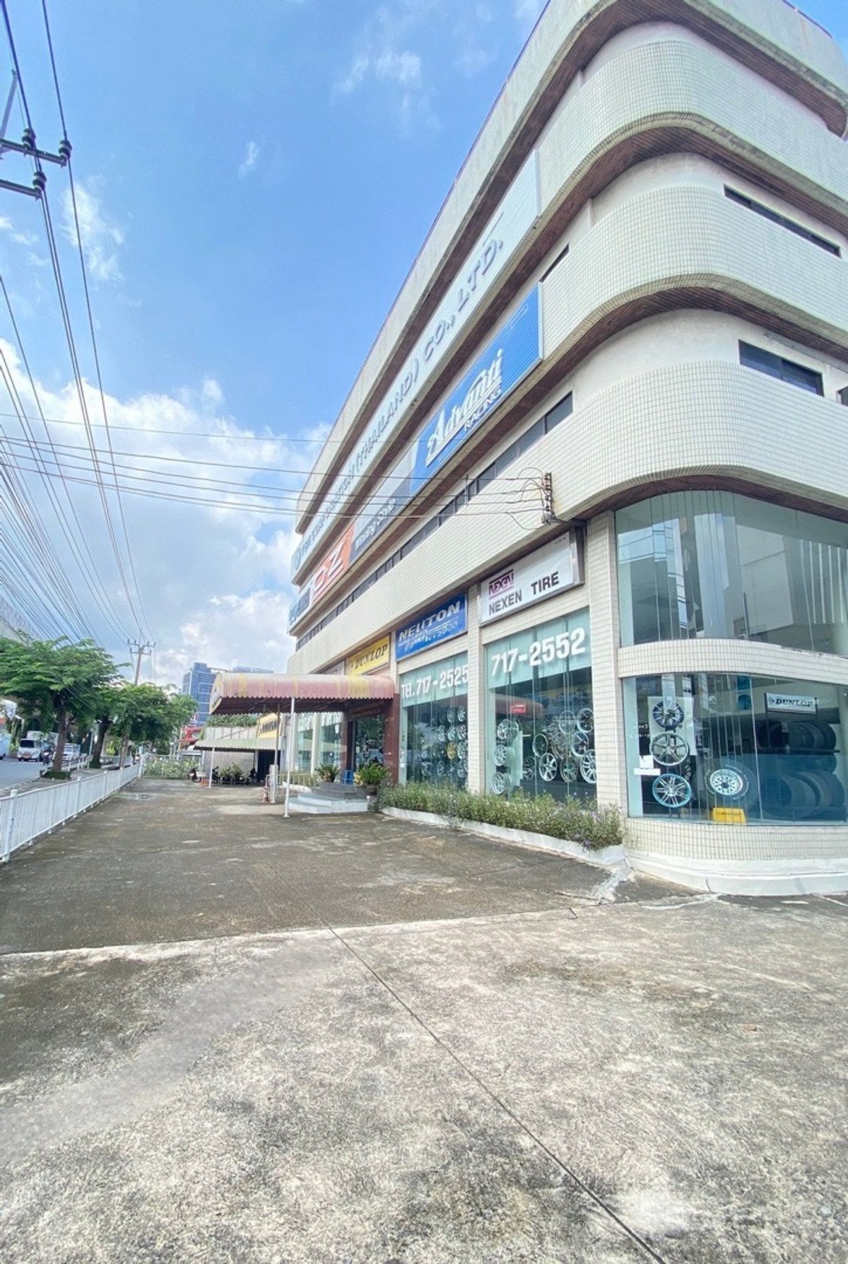 ให้เช่าโชว์รูมพระราม 9 เพชรบุรีตัดใหม่ RCA : 🔥 อาคารโชว์รูม / สำนักงาน ติดถนนใหญ่พระราม 9 | ทำเลทองศักยภาพสูง ใกล้แอร์พอร์ตลิงก์