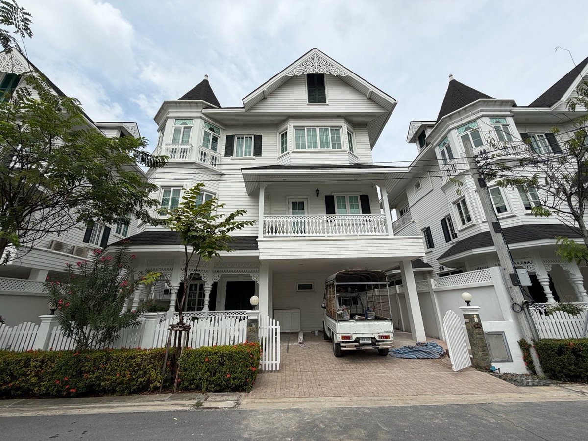 For RentHouseBangna, Bearing, Lasalle : Luxurious 3-story house for rent – ​​Fantasia Villa Bangna, large house, complete functions, with air conditioning in every room. Suitable for living or make an executive home office