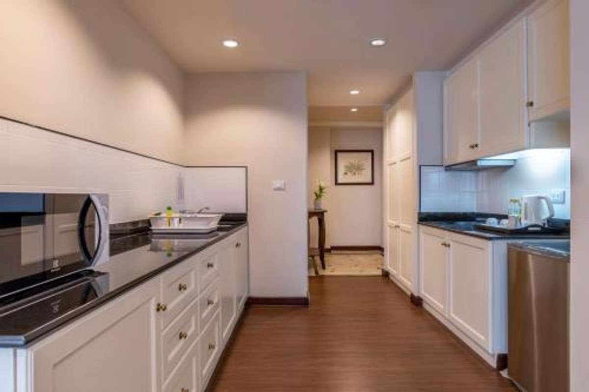 For RentSilom, Saladaeng, Bangrak : Line ID: @zimple_asset Service Apartment in Silom, Soi Saladaeng, Fully furnished with cleaning service. Convenient location close to BTS and MRT, surrounded by business centers and shopping areas.