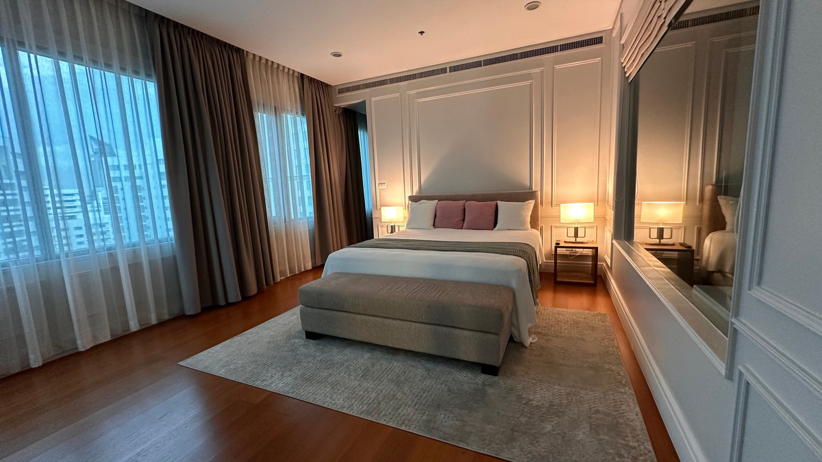 For SaleCondoSukhumvit, Asoke, Thonglor : Luxury condo at Bright Sukhumvit 24, convenient travel, shuttle available, beautiful room, fully furnished, ready for sale!!