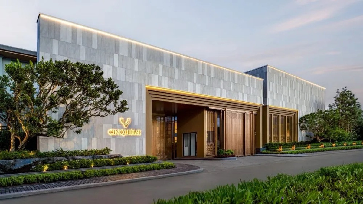 For SaleHousePattanakan, Srinakarin : 805 Sq.m. 805 Sq.m. 155 Sq.w. 5 🛌 6 🛁 5 🚔 Direct project deal 065-6956939 Lukkade