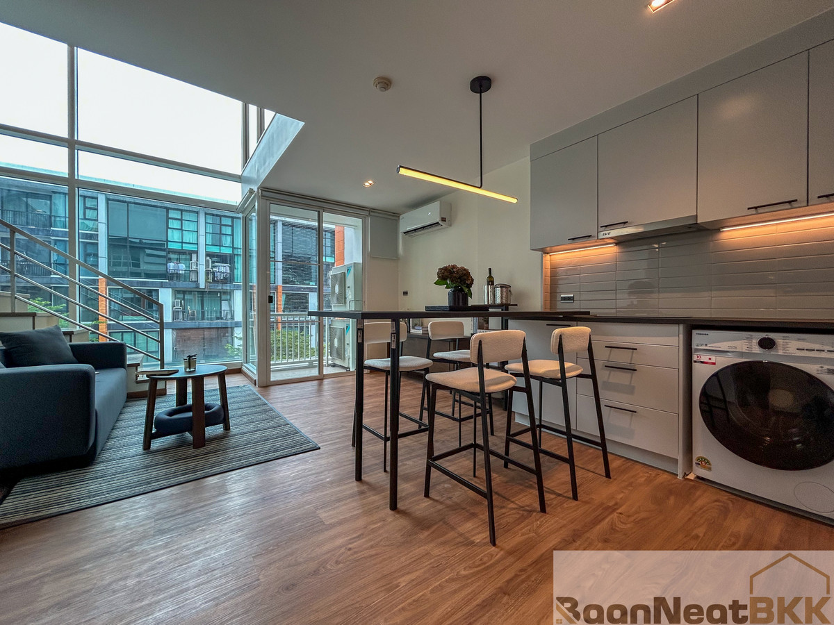 ขายคอนโดอ่อนนุช อุดมสุข : คอนโดรีโนเวทใหม่ ใกล้ BTS เอกมัย ห้อง Duplex ตรม.ละ 69000 เท่านั้น!!!