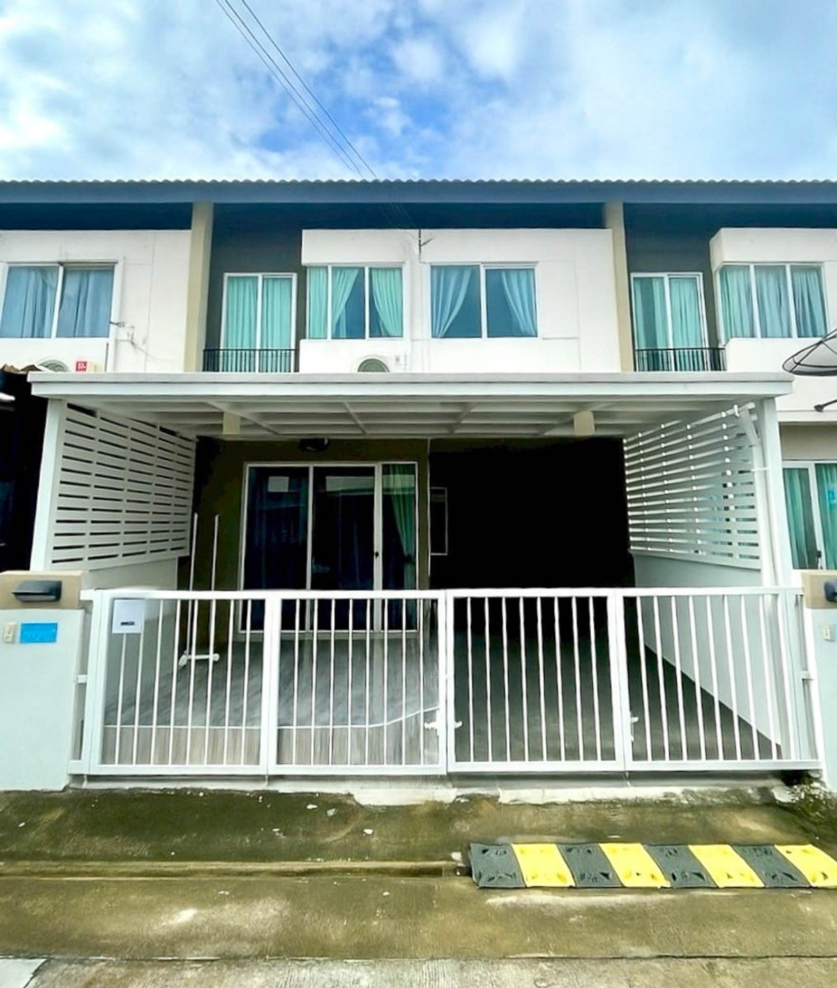 For SaleTownhomePathum Thani,Rangsit, Thammasat : TownHome for Sale Baan Pruksa Rangsit Klong 4, 3 bedroom 17 sqw Newly Renovated Near Klong Luang, Thammasat University, Bangkok University, Future Park Rangsit : SL25S-023