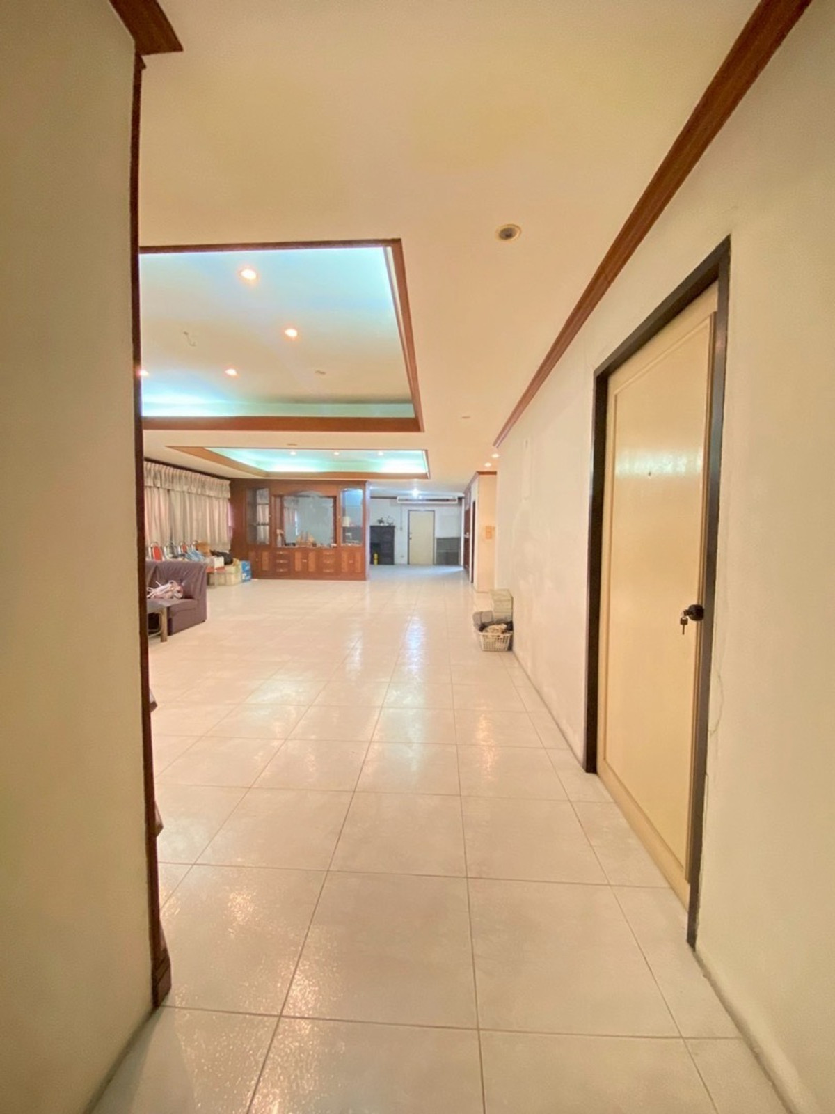 For RentShowroomRama9, Petchburi, RCA : 🔥 Rama 9 Main Road Showroom / Office Building | High-Visibility Commercial Space near Airport Link