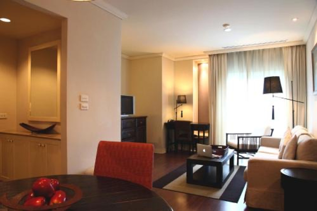 For RentSilom, Saladaeng, Bangrak : Line ID: @zimple_asset Service Apartment in Silom, Soi Saladaeng, Fully furnished with cleaning service. Convenient location close to BTS and MRT, surrounded by business centers and shopping areas.