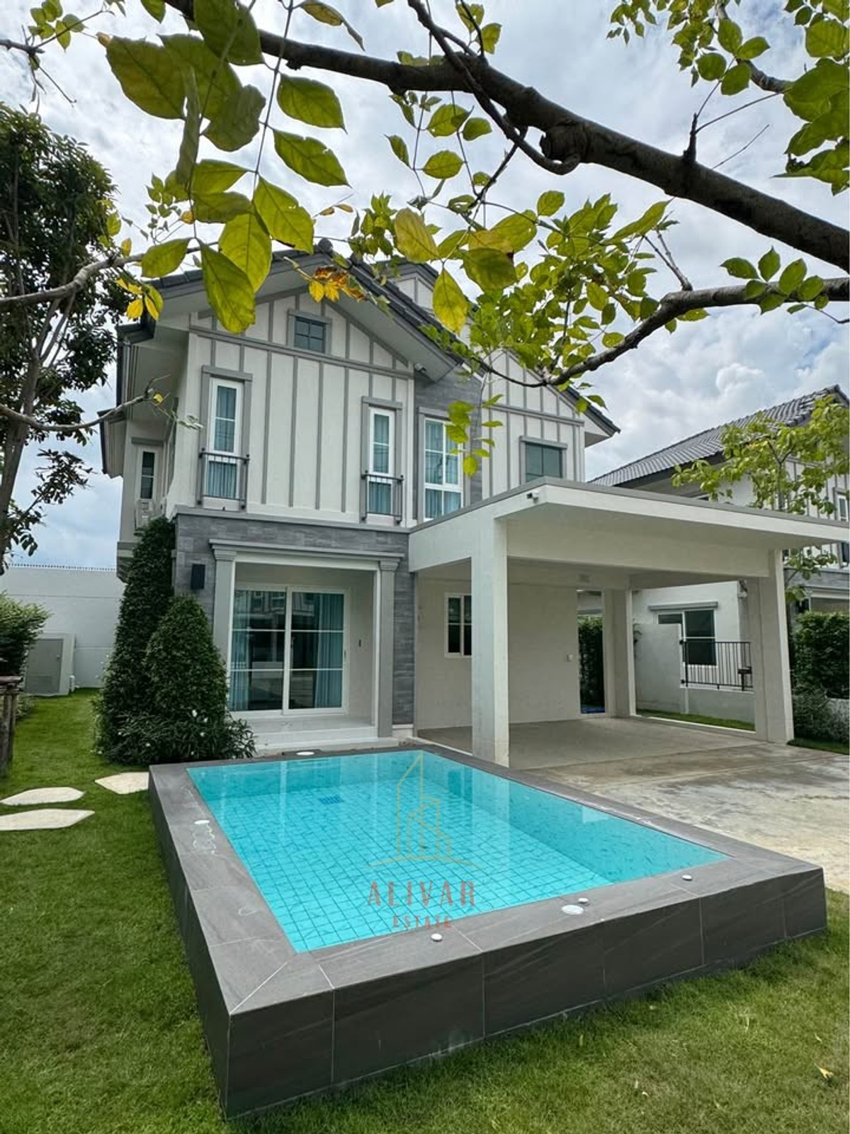 For RentHouseBangna, Bearing, Lasalle : RH110225 2-story, 4-bedroom Detached house for rent at Villaggio 3 Srinakarin-Bangna (Bangna-Trad Km. 5), near MEGA Bangna