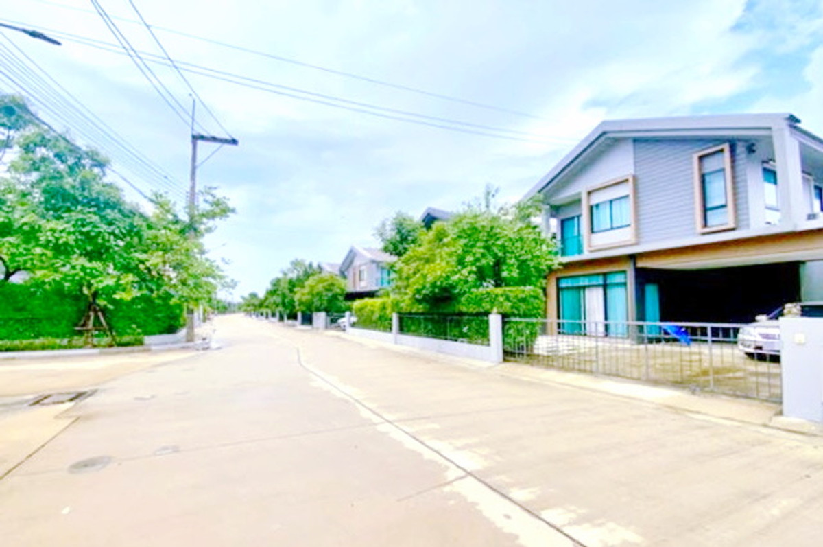 ให้เช่าบ้านปทุมธานี รังสิต ธรรมศาสตร์ : รร.วัดไพร่ฟ้า 1.8 กม. ให้เช่าบ้านเดี่ยว 2 ชั้น แสนสิริ 52 ตร.วา. 210 ตร.ม. ตลาดพวงสว่าง345 3 กม. 3 นอน 2 น้ำ เฟอร์ฯตามรูป