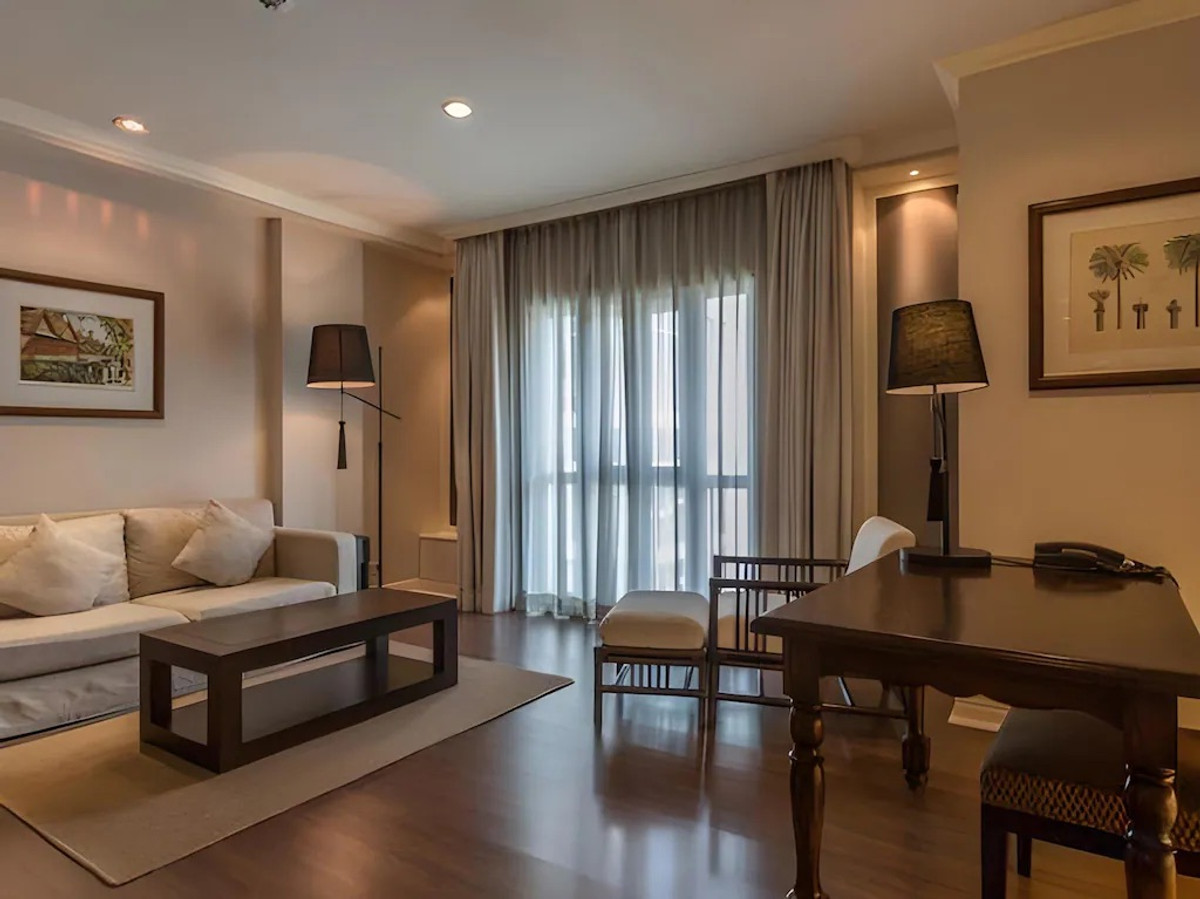 For RentSilom, Saladaeng, Bangrak : Line ID: @zimple_asset Service Apartment in Silom, Soi Saladaeng, Fully furnished with cleaning service. Convenient location close to BTS and MRT, surrounded by business centers and shopping areas.
