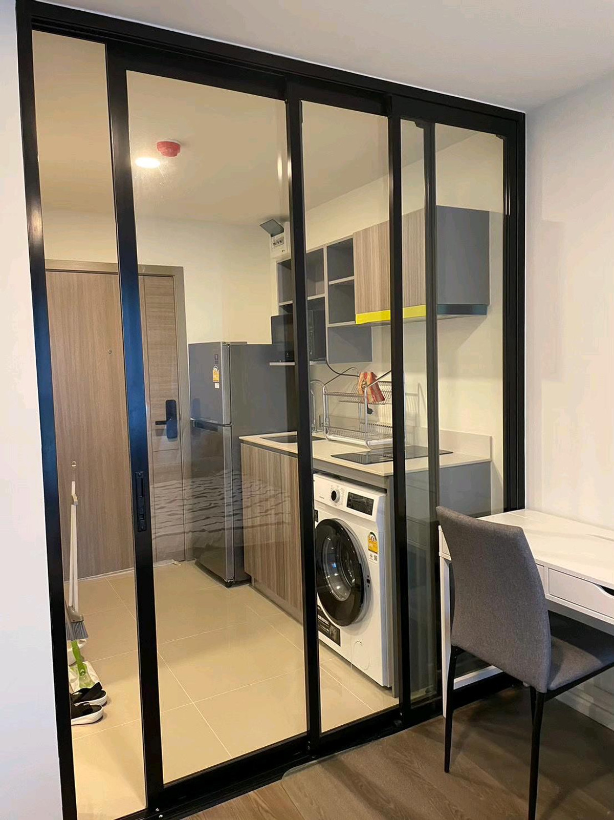 For RentCondoNawamin, Ramindra : The prime location has arrived 🔥🔥🔥 The Origin Ramintra 83 Station, beautiful room, fully furnished + has a washing machine‼️ Ready to move in
