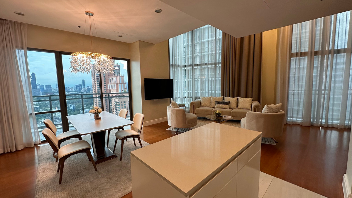 For SaleCondoSukhumvit, Asoke, Thonglor : Luxury condo at Bright Sukhumvit 24, convenient travel, shuttle available, beautiful room, fully furnished, ready for sale!!