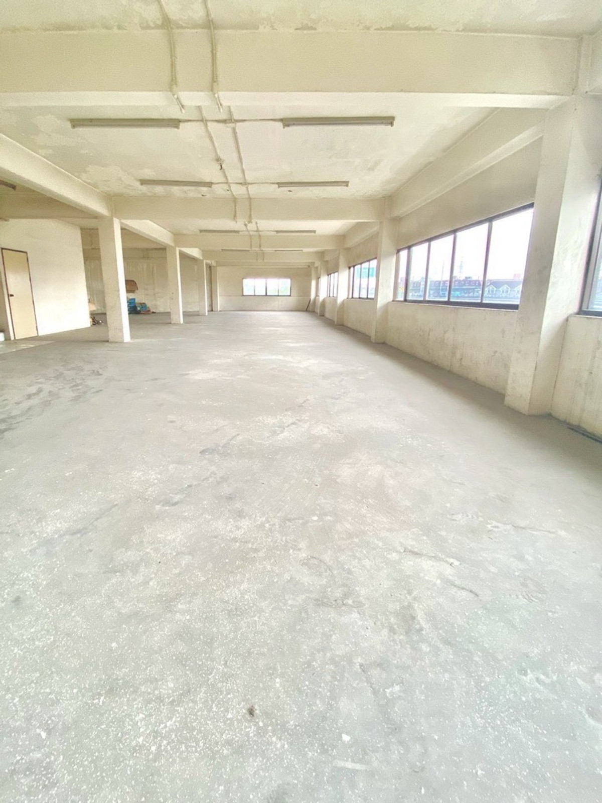 For RentShowroomRama9, Petchburi, RCA : 🔥 Rama 9 Main Road Showroom / Office Building | High-Visibility Commercial Space near Airport Link