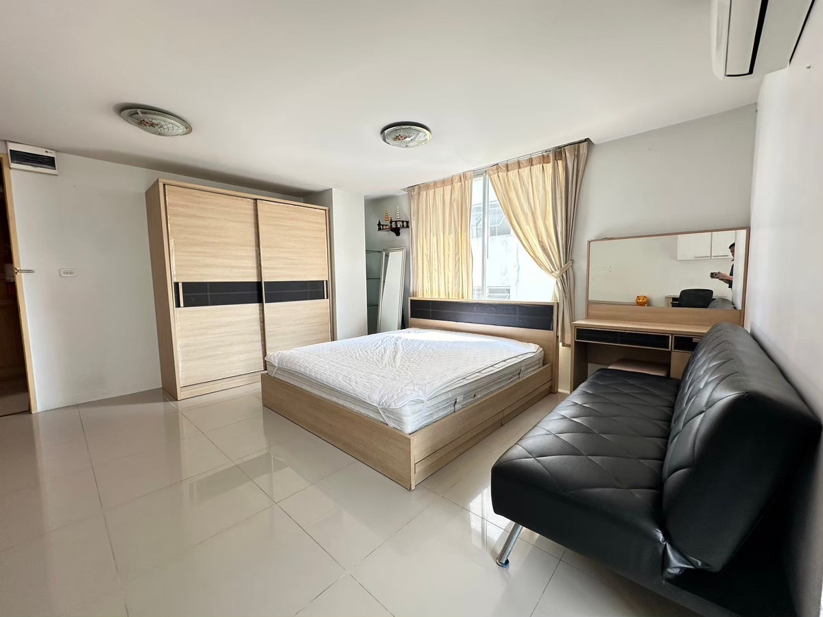 ขายคอนโดรัชดา ห้วยขวาง : ขายด่วน คอนโดรัชดาซิตี้18 ห้องสวยสภาพดี ห้องมุม