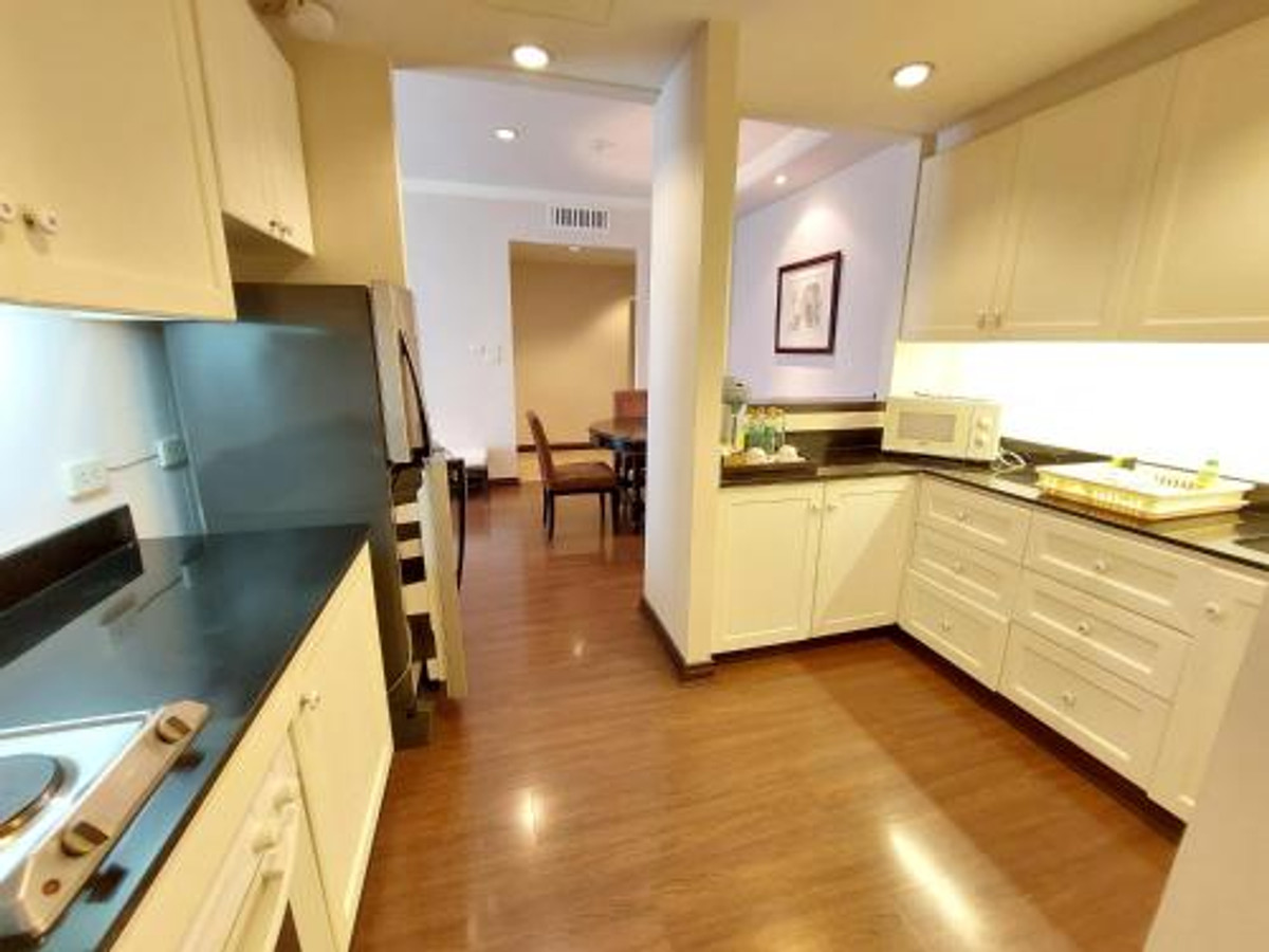 For RentSilom, Saladaeng, Bangrak : Line ID: @zimple_asset Service Apartment in Silom, Soi Saladaeng, Fully furnished with cleaning service. Convenient location close to BTS and MRT, surrounded by business centers and shopping areas.