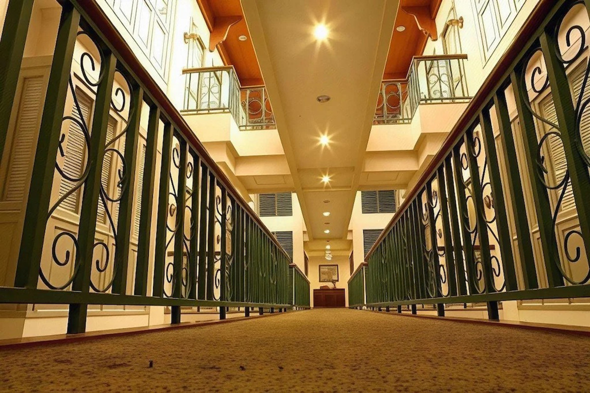 For RentSilom, Saladaeng, Bangrak : Line ID: @zimple_asset Service Apartment in Silom, Soi Saladaeng, Fully furnished with cleaning service. Convenient location close to BTS and MRT, surrounded by business centers and shopping areas.