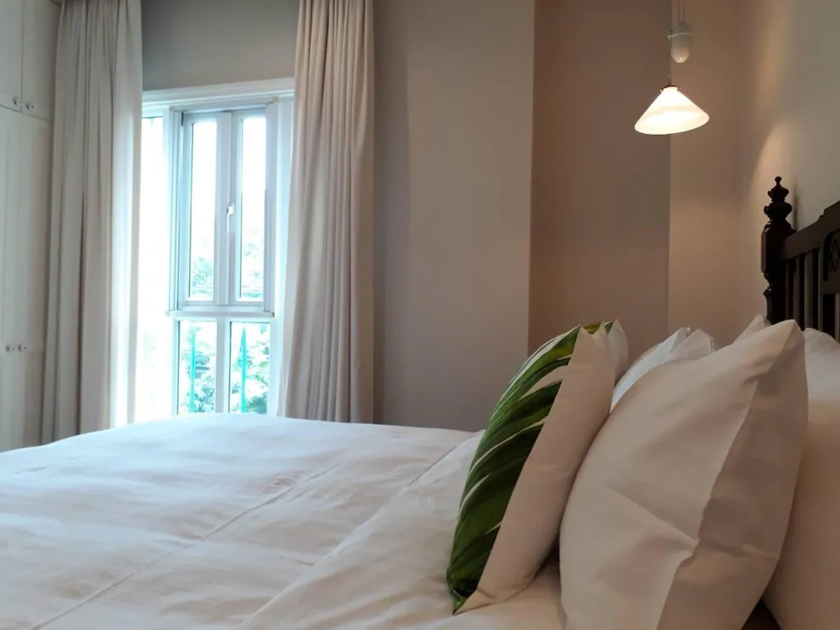 For RentSilom, Saladaeng, Bangrak : Line ID: @zimple_asset Service Apartment in Silom, Soi Saladaeng, Fully furnished with cleaning service. Convenient location close to BTS and MRT, surrounded by business centers and shopping areas.