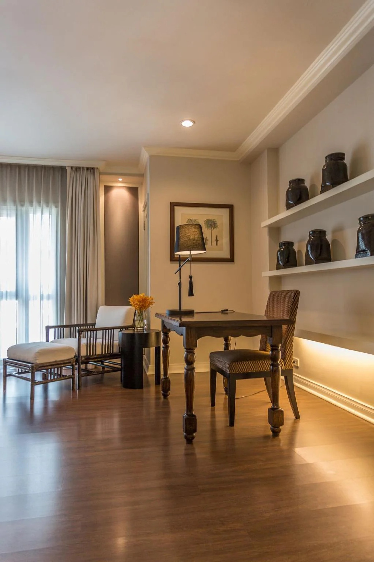 For RentSilom, Saladaeng, Bangrak : Line ID: @zimple_asset Service Apartment in Silom, Soi Saladaeng, Fully furnished with cleaning service. Convenient location close to BTS and MRT, surrounded by business centers and shopping areas.