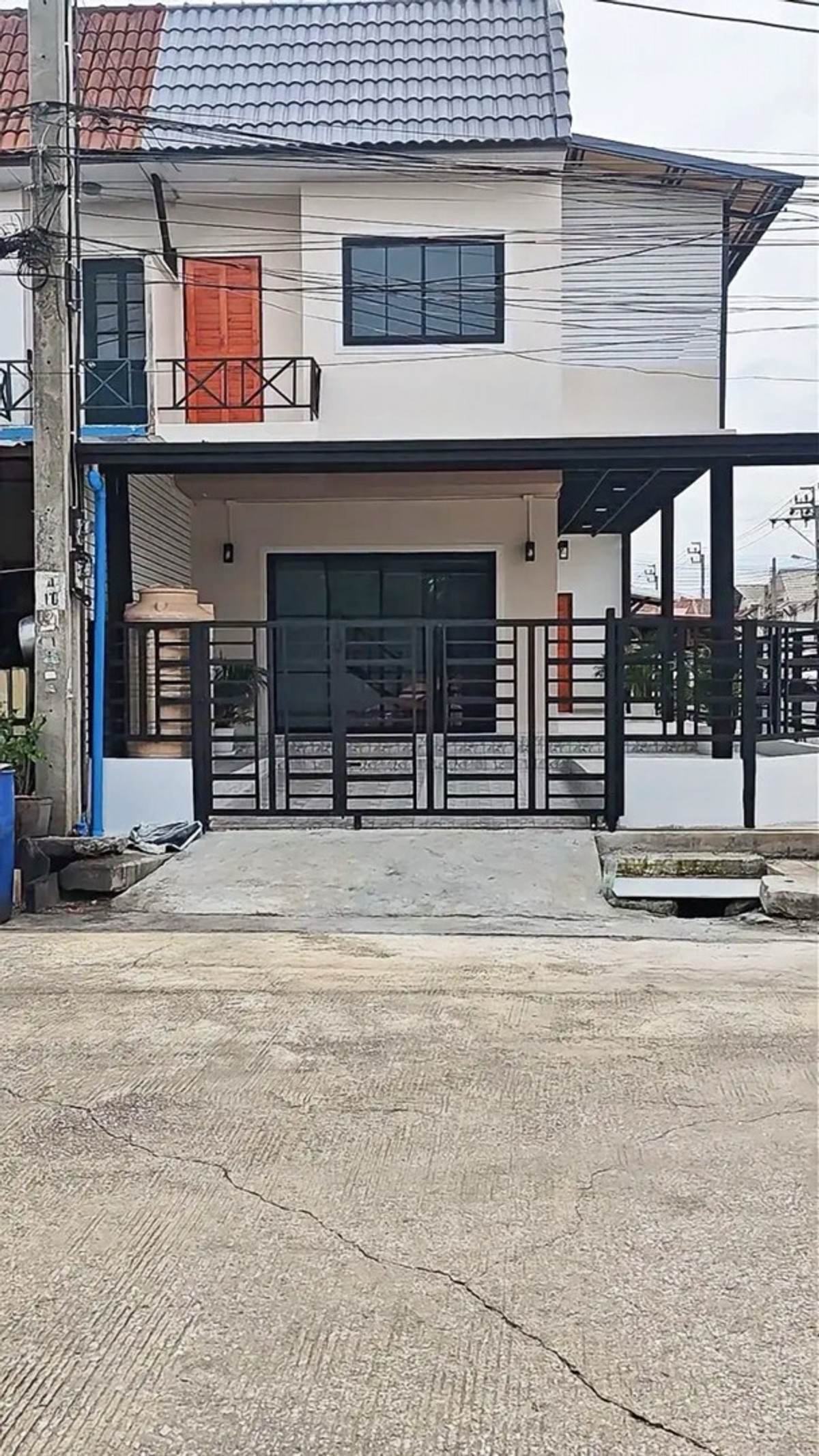 ขายทาวน์โฮมนนทบุรี บางใหญ่ บางบัวทอง : ทาวน์เฮ้าส์หลังมุม 24 ตร.ว. | บัวทอง 4
มุมกาแฟยามเช้า แสงสวย ลมดี
บ้านพร้อมอยู่ เรียบง่ายแต่ครบทุกฟังก์ชัน
