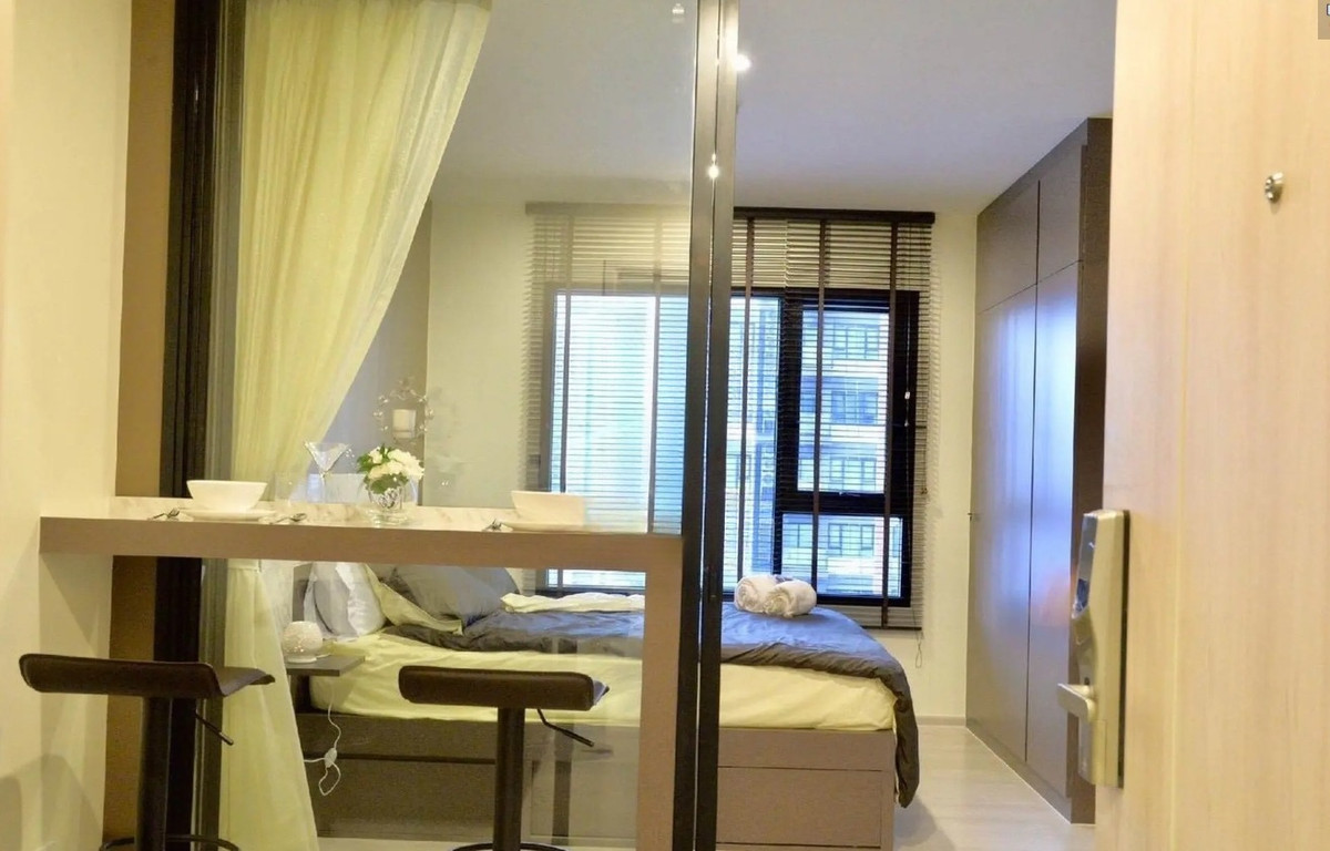 For RentCondoRama9, Petchburi, RCA : For rent: Life Asoke, 16th floor.