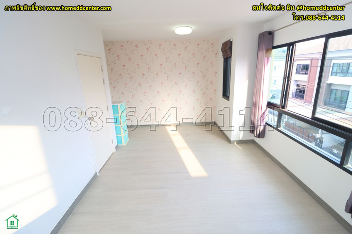 ขายทาวน์โฮมลาดพร้าว101 แฮปปี้แลนด์ : ทาวน์โฮม 3 ชั้น หลังมุม เดอะคอนเนค อัพ 3 ลาดพร้าว 126 （The Connect Up 3, Ladprao 126）ใกล้เดอะมอลล์บางกะปิ MRT สีเหลือง ลาดพร้าว 101