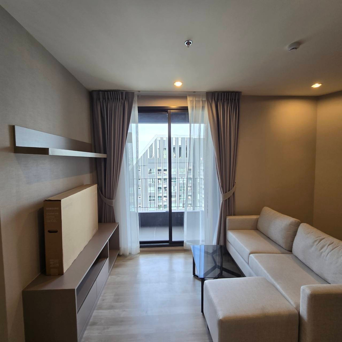 ขายคอนโดบางนา แบริ่ง ลาซาล : มีเพียง 1 unit Ideo mobi suk. Eastpoint 36.54sq.m. 1bedroom มีอ่างอาบน้ำ เพียง 4.19mb. นัดชม โทร 0957615782