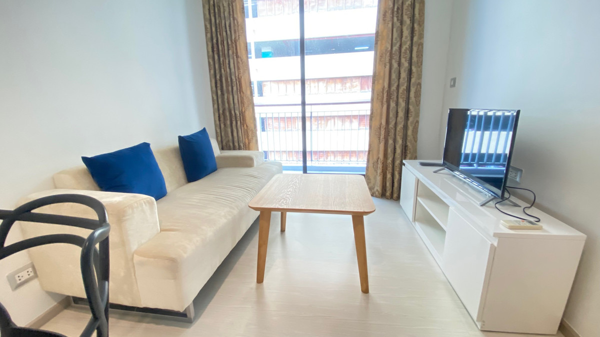 ให้เช่าคอนโดสุขุมวิท อโศก ทองหล่อ : คอนโด Rhythm สุขุมวิท 42 1 ห้องนอน 1 ห้องน้ำ ชั้นต่ำ ขนาด 35 ตรม ให้เช่าเดือนละ 19,000 บาท ใกล้ BTS เอกมัย