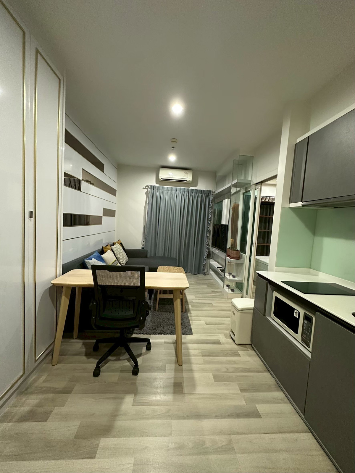 ขายคอนโดสาทร นราธิวาส : ขายด่วน ✨ The Key Sathorn - Charoenrat ✨ เฟอร์นิเจอร์ และ เครื่องใช้ไฟฟ้าครบ ใกล้ BTS สุรศักดิ์   