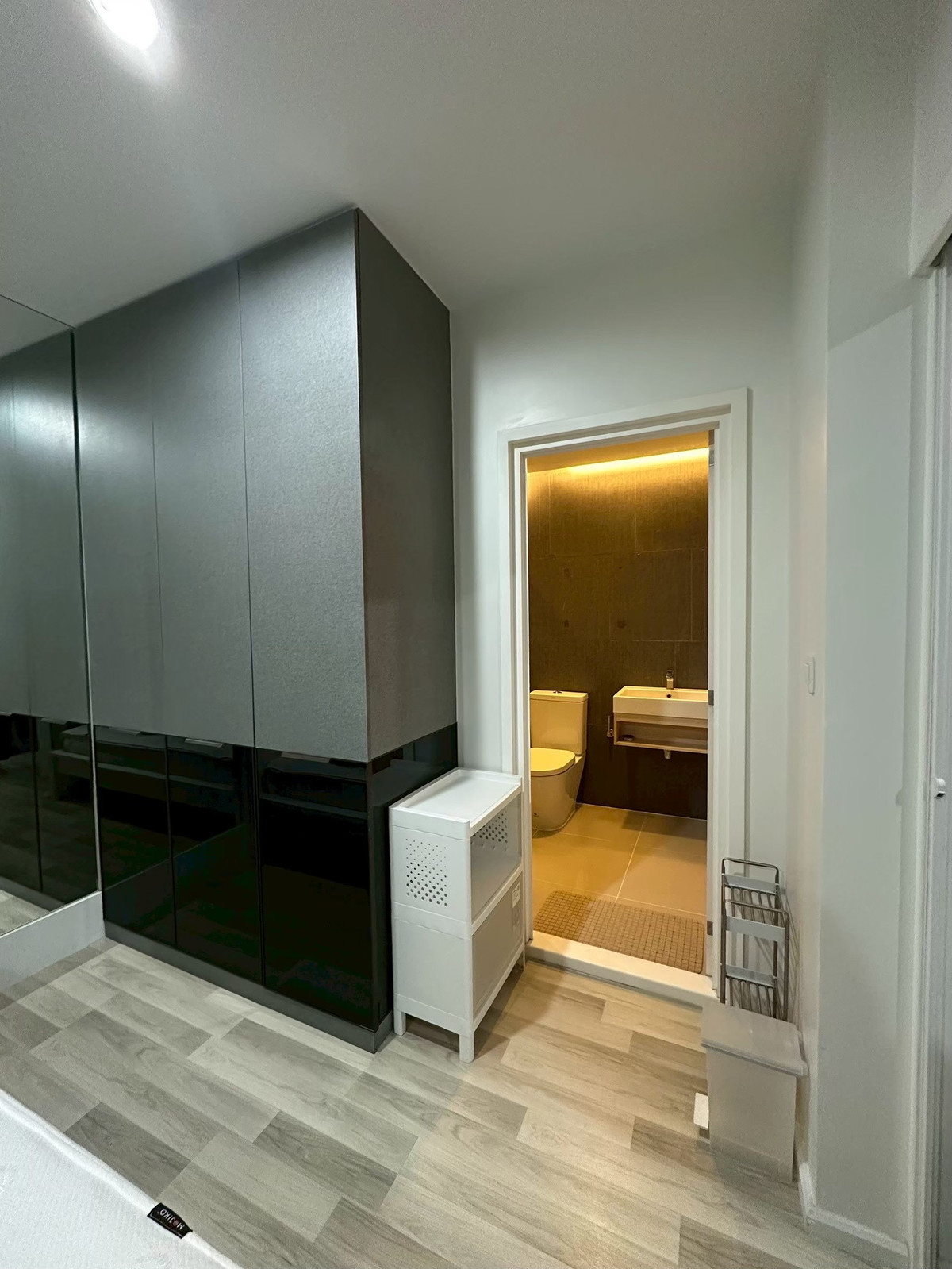 ขายคอนโดสาทร นราธิวาส : ขายด่วน ✨ The Key Sathorn - Charoenrat ✨ เฟอร์นิเจอร์ และ เครื่องใช้ไฟฟ้าครบ ใกล้ BTS สุรศักดิ์   