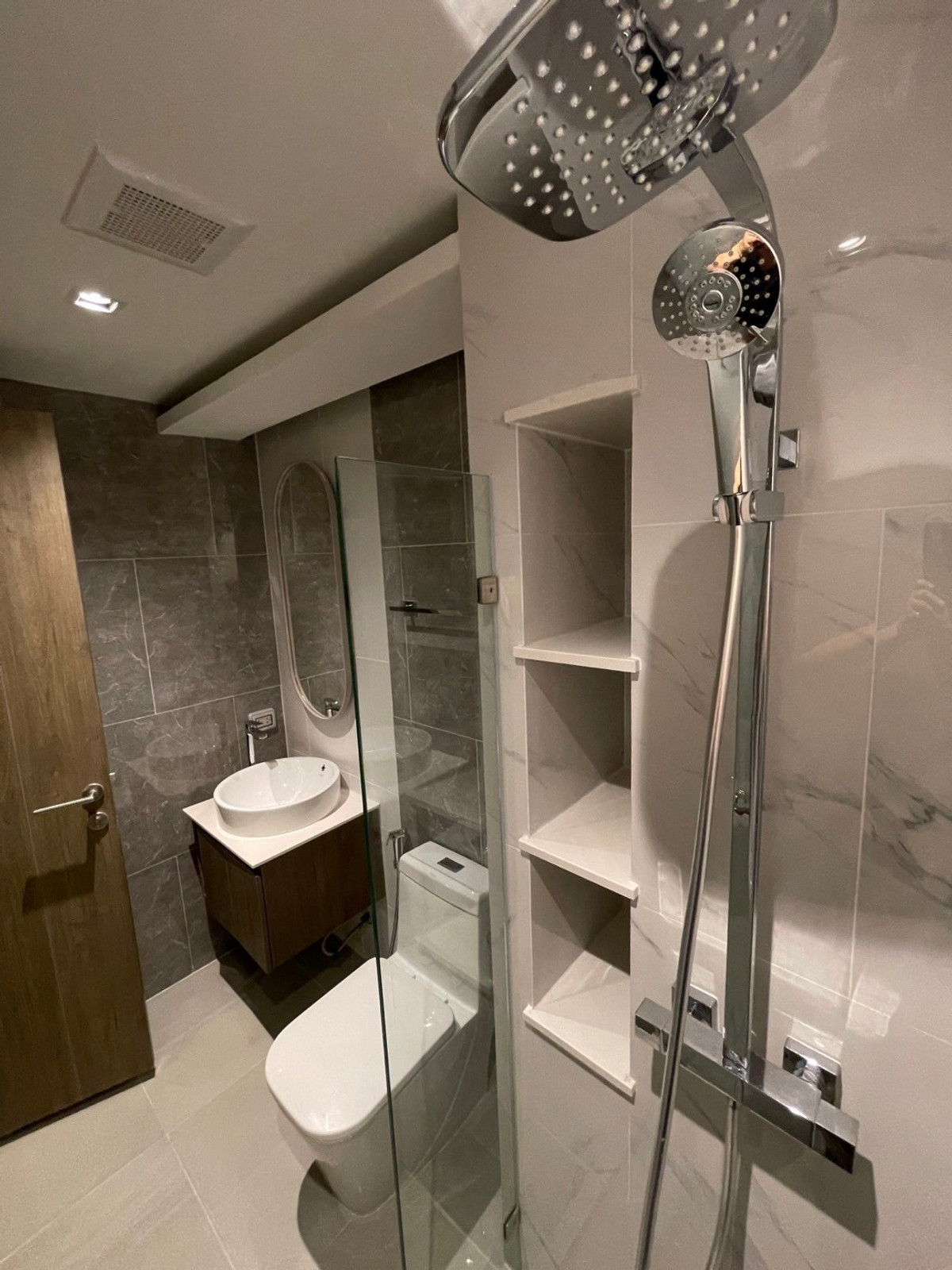 CondoRama9, Petchburi, RCA : 92242 - Condo for sale and rent, ready to move in, near Bangkok Hospital, Condo LLOYD SOONVIJAI-THONGLOR (Lloyd Research Center-Thonglor)