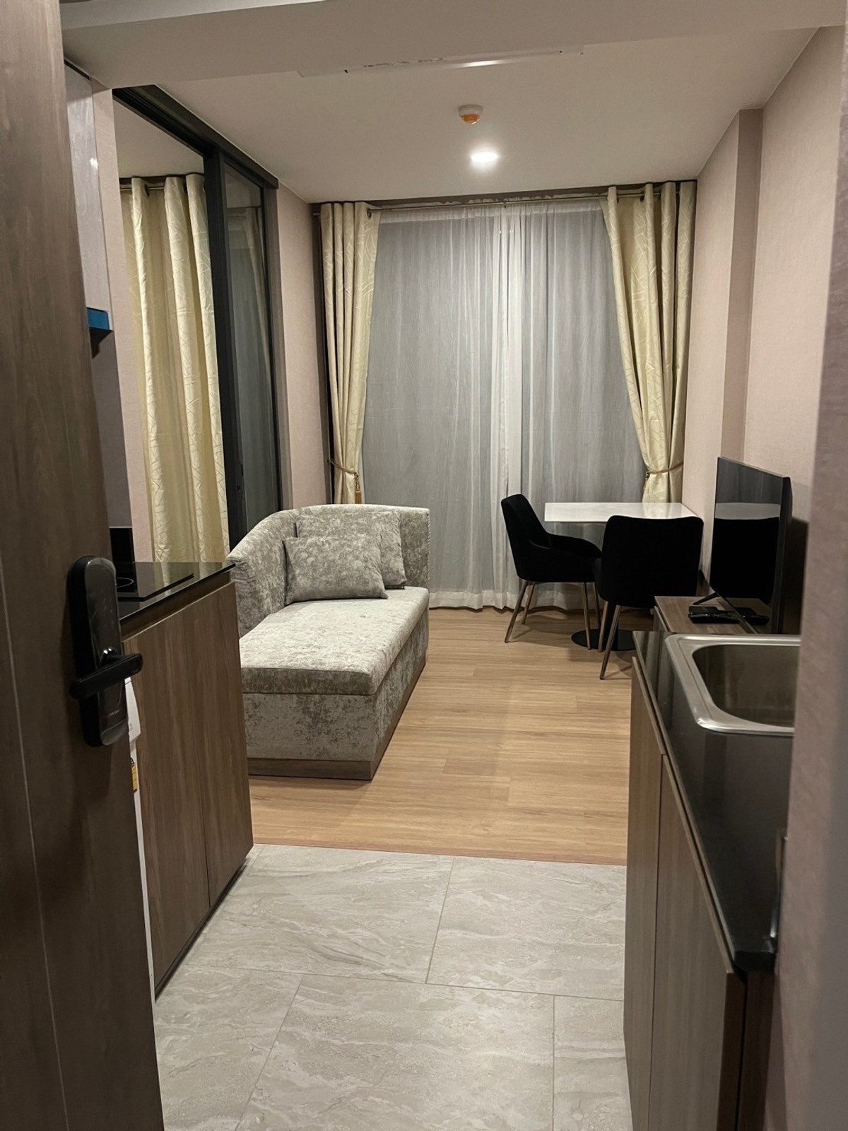 CondoRama9, Petchburi, RCA : 92242 - Condo for sale and rent, ready to move in, near Bangkok Hospital, Condo LLOYD SOONVIJAI-THONGLOR (Lloyd Research Center-Thonglor)