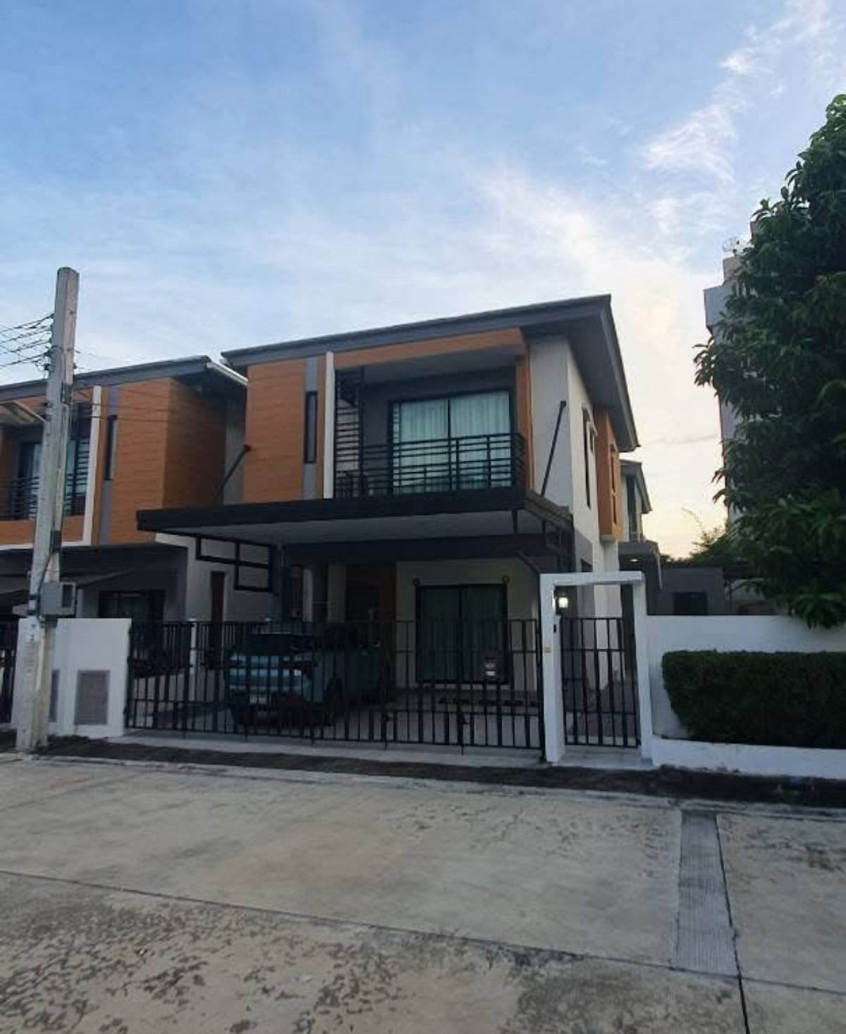 ให้เช่าบางนา แบริ่ง ลาซาล : ให้เช่าบ้านแฝด Rest Village บางนา (ซ.วัดสลุด) ใกล้ mega bangna และสนามบินสุวรรณภูมิ 