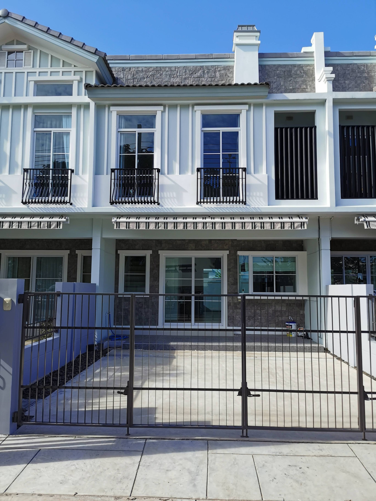 TownhomeSamut Prakan,Samrong : Townhome for sale Indy Srinakarin-Phraeksa (by Land and House)