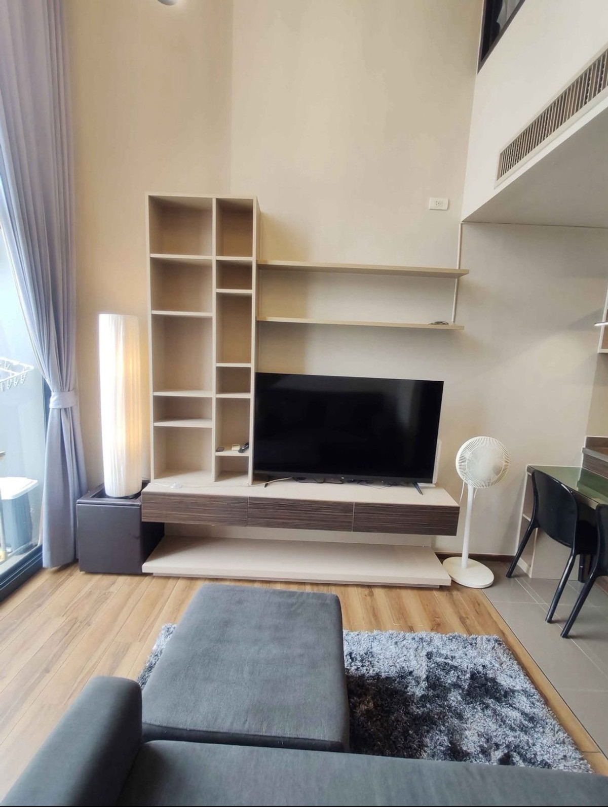 ให้เช่าคอนโดสะพานควาย จตุจักร : ★ Onyx Phaholyothin ★ 44 ตรม.,ชั้น 21 duplex type (1 ห้องนอน 1 ห้องน้ำ), ★ใกล้ BTS สะพานควาย ★ใกล้บิ๊กซี สะพานควาย, Villa Market, JJ Mall, สวนจตุจักร★ สิ่งอำนวยความสะดวกมากมาย★ เครื่องใช้ไฟฟ้าครบครัน★ 