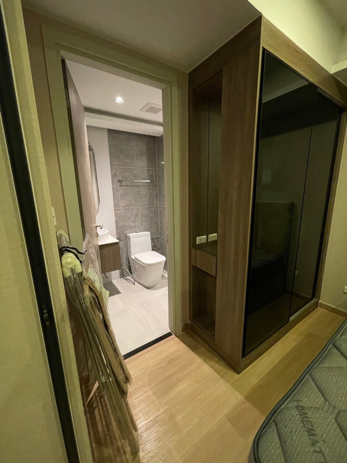 CondoRama9, Petchburi, RCA : 92242 - Condo for sale and rent, ready to move in, near Bangkok Hospital, Condo LLOYD SOONVIJAI-THONGLOR (Lloyd Research Center-Thonglor)