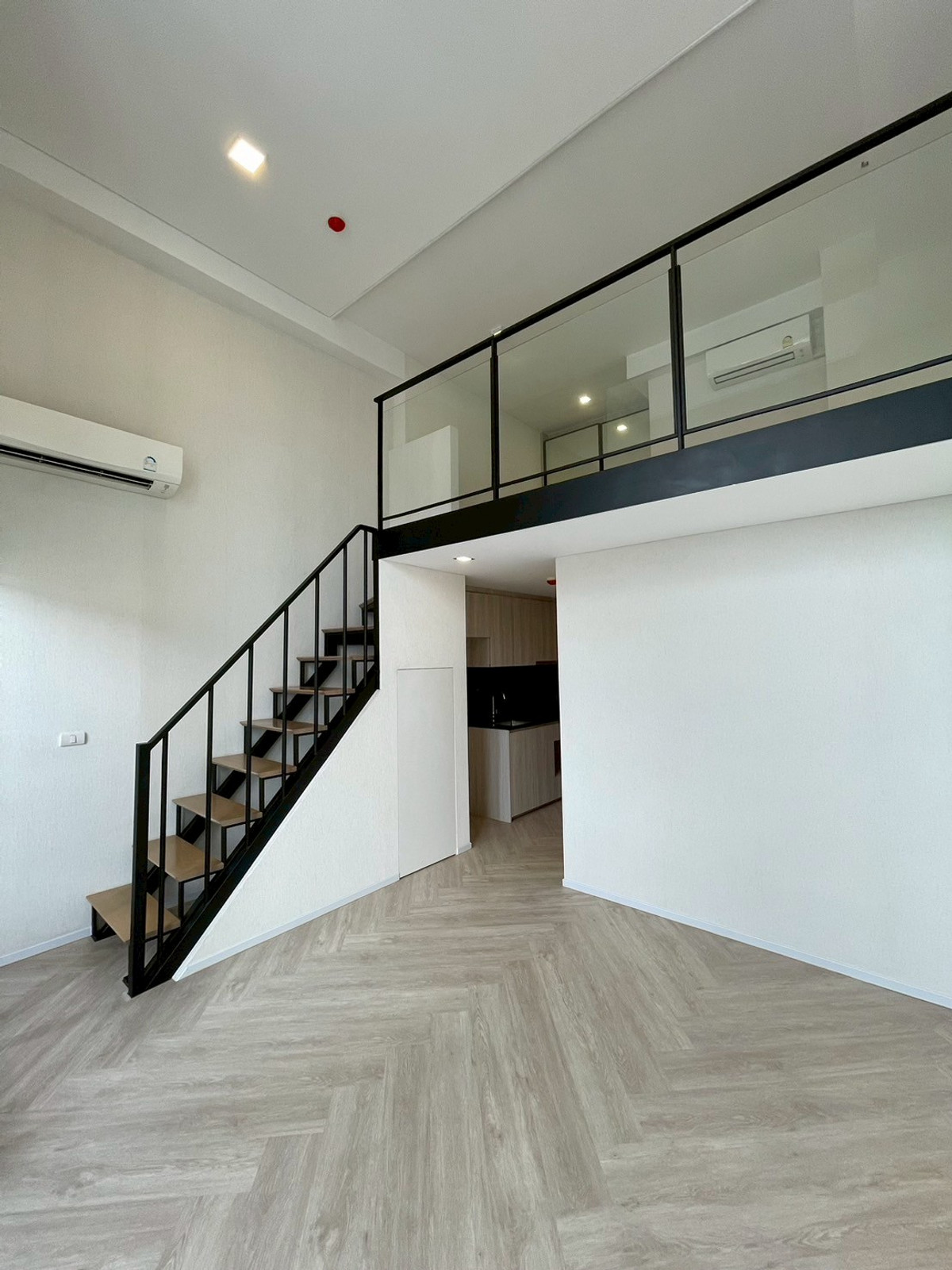 For SaleCondoOnnut, Udomsuk : 𝗥𝗔𝗠𝗔𝗗𝗔 𝗣𝗟𝗔𝗭𝗔 𝗕𝗬 𝗪𝗬𝗡𝗗𝗛𝗔𝗠 𝗕𝗔𝗡𝗚𝗞𝗢𝗞 𝗦𝗨𝗞𝗛𝗨𝗠𝗩𝗜𝗧 𝟰𝟴 Ceiling height 4.4 m., near BTS On Nut 350 m.*, next to the main road Sukhumvit 48.