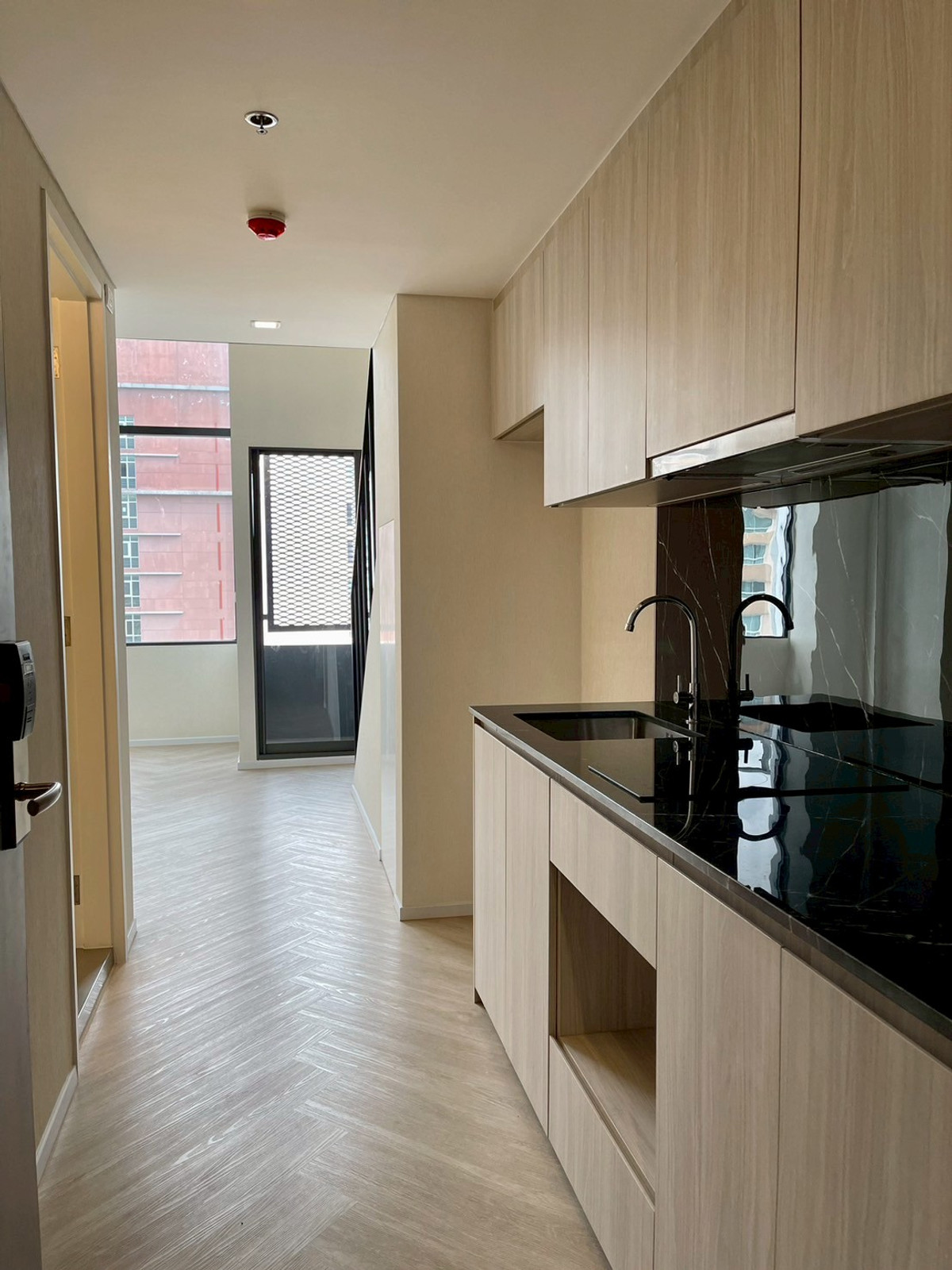 For SaleCondoOnnut, Udomsuk : 𝗥𝗔𝗠𝗔𝗗𝗔 𝗣𝗟𝗔𝗭𝗔 𝗕𝗬 𝗪𝗬𝗡𝗗𝗛𝗔𝗠 𝗕𝗔𝗡𝗚𝗞𝗢𝗞 𝗦𝗨𝗞𝗛𝗨𝗠𝗩𝗜𝗧 𝟰𝟴 Ceiling height 4.4 m., near BTS On Nut 350 m.*, next to the main road Sukhumvit 48.