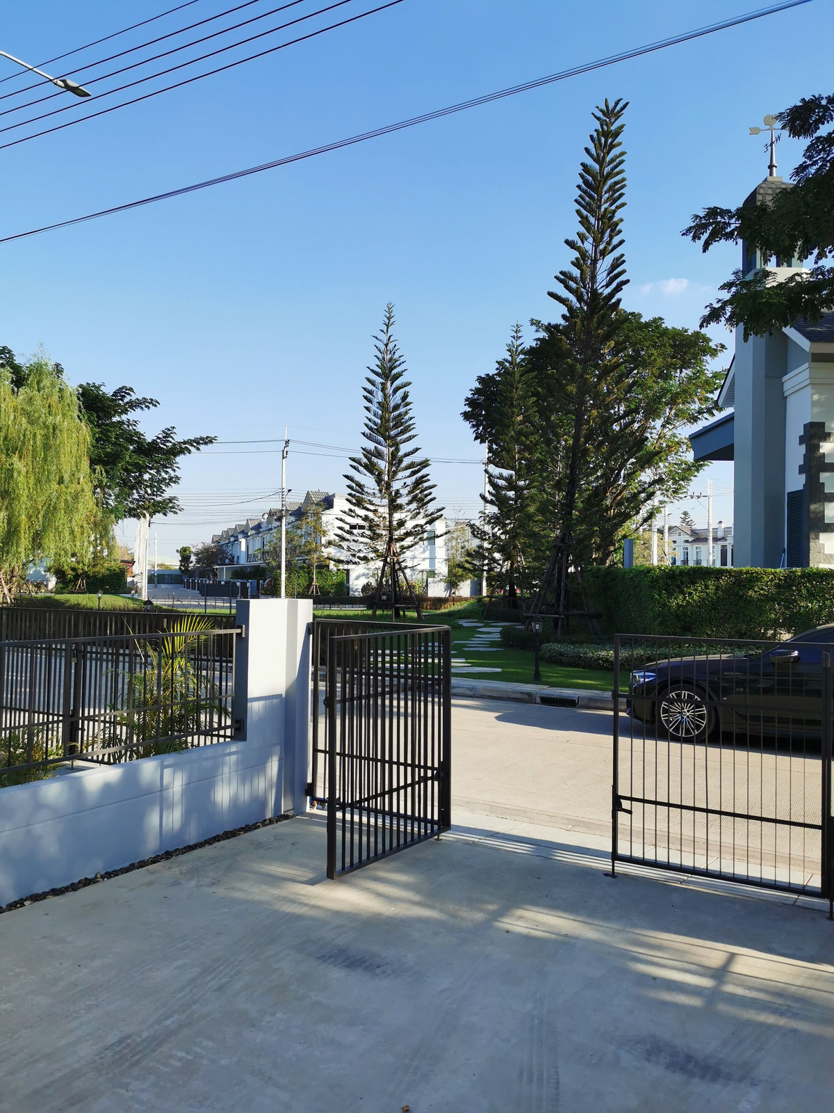 TownhomeSamut Prakan,Samrong : Townhome for sale Indy Srinakarin-Phraeksa (by Land and House)