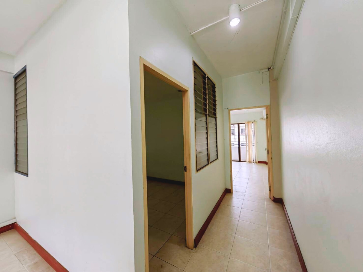 Shop HouseSriracha Laem Chabang Ban Bueng : For Sale: 3-Story Commercial Building Near Sukhumvit Road, Soi Kao Kilo, Close to St. Paul Convent School