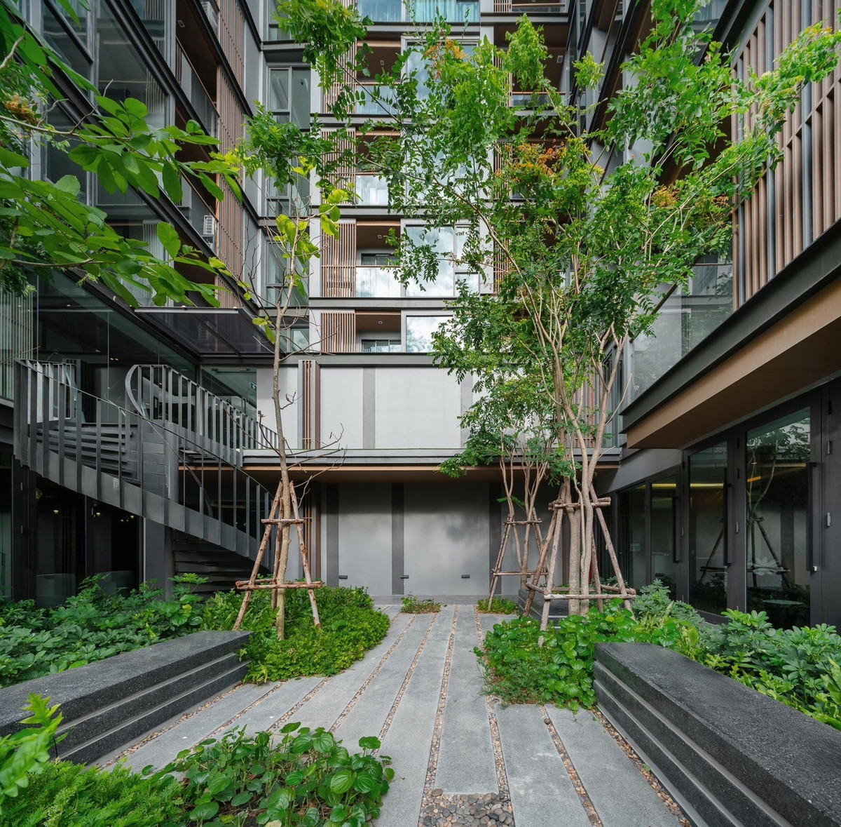 CondoRama9, Petchburi, RCA : 92242 - Condo for sale and rent, ready to move in, near Bangkok Hospital, Condo LLOYD SOONVIJAI-THONGLOR (Lloyd Research Center-Thonglor)