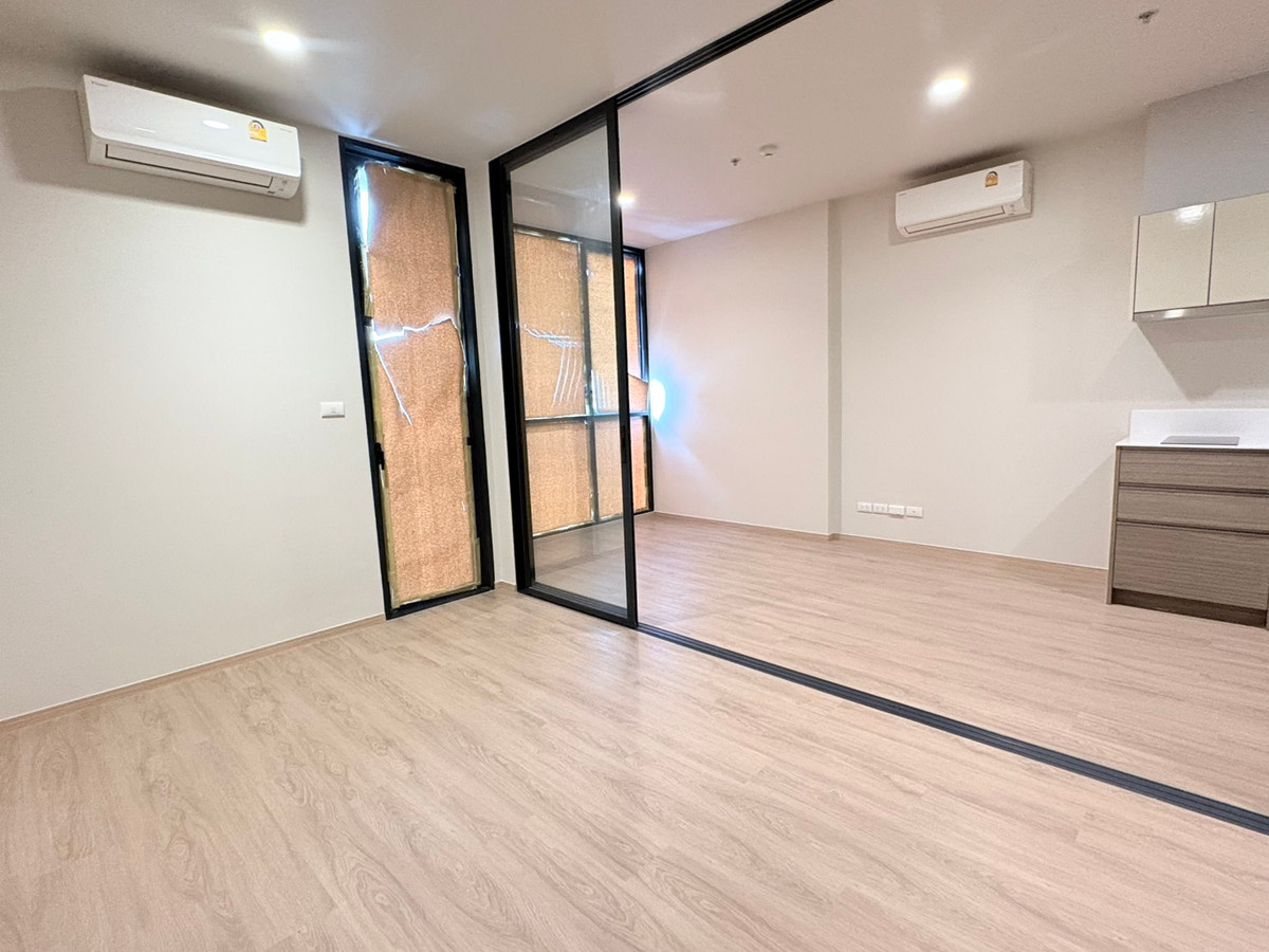 For SaleCondoSathorn, Narathiwat : 𝐓𝐇𝐄 𝐈𝐒𝐒𝐀𝐑𝐀 𝐒𝐀𝐓𝐇𝐎𝐑𝐍 Condo that meets the needs of simple living. Relax like youre surrounded by nature, ready to live in the heart of Sathorn.