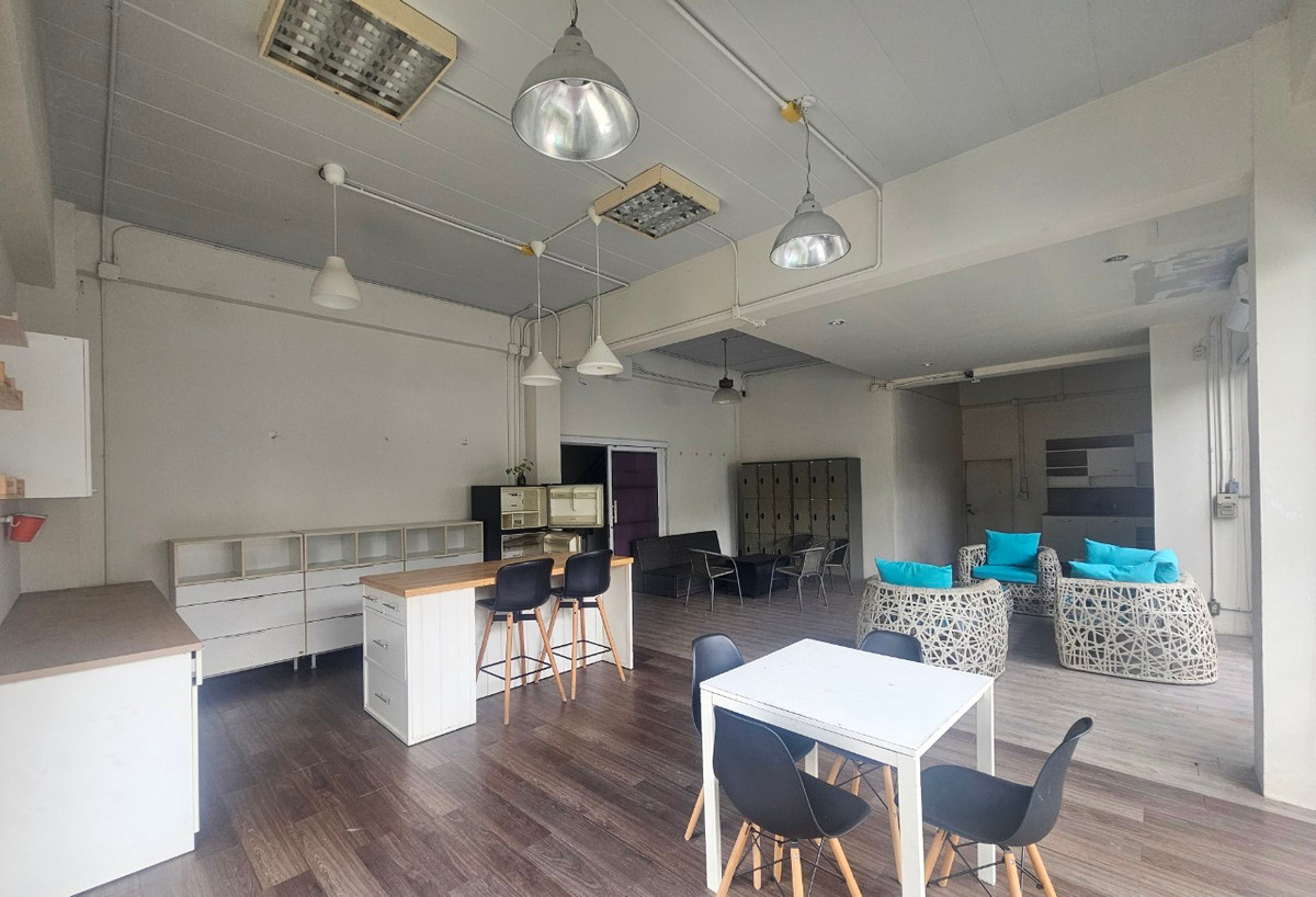 For RentHome OfficeOnnut, Udomsuk : HR2936 Home office for rent Soi Wachiratham Sathit Suitable for a home office, Production House Studio airbnb Hostel