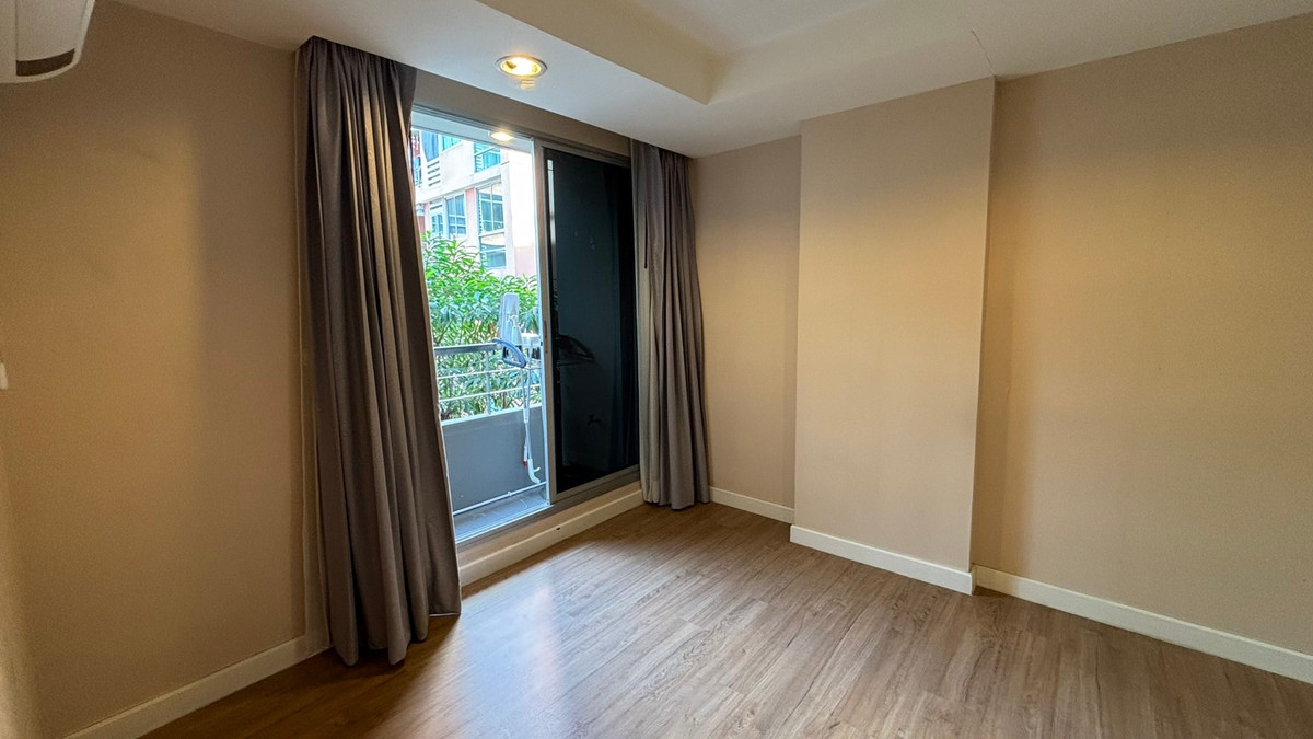 For SaleCondoRatchadapisek, Huaikwang, Suttisan : The Kris 6 (Ratchada 17) / 2 Bedrooms (SALE WITH TENANT), The Kris 6 (Ratchada 17) / 2 bedrooms (sale with tenant) TARN039