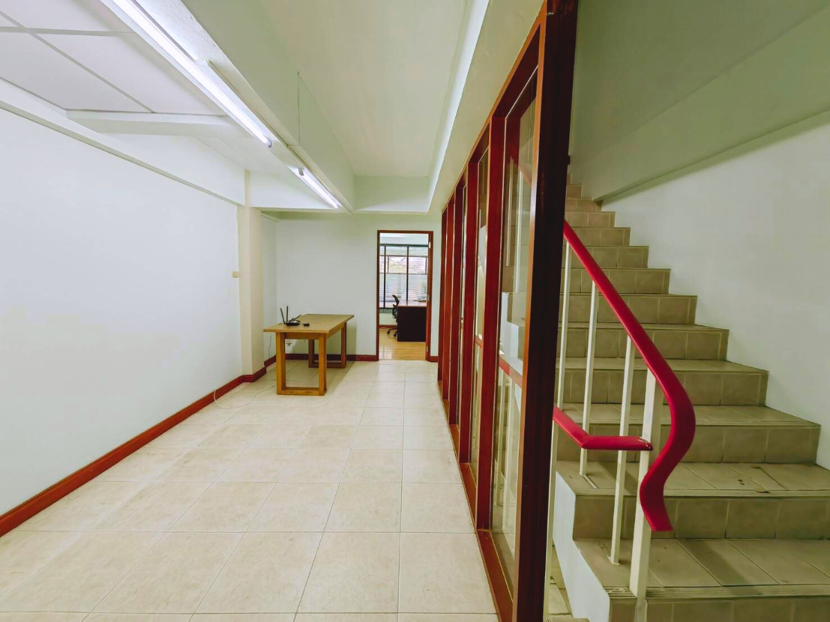 Shop HouseSriracha Laem Chabang Ban Bueng : For Sale: 3-Story Commercial Building Near Sukhumvit Road, Soi Kao Kilo, Close to St. Paul Convent School