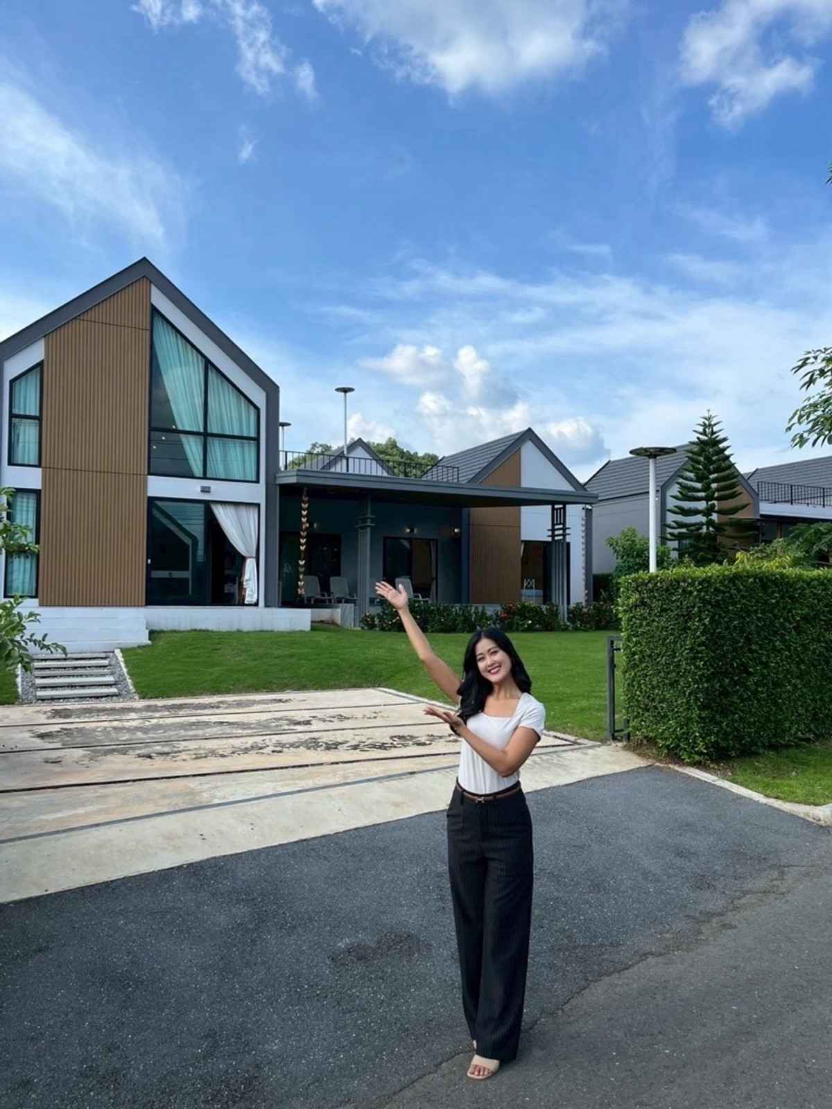 ขายบ้านปากช่อง เขาใหญ่ : ขาย ‼️ 💫 บ้านพูลวิลล่าหรู สไตล์นอร์ดิก  …..เขาใหญ่  
😊‼️ หาเจ้าของคนใหม่ 


👉👍บ้านใหม่มากเจ้าของไม่ค่อยอยู่ 
ซื้อไว้เป็นบ้านพักตากอากาศ

เพียง 10.9 ล้านบาท เท่านั้น! 
(เงินสด ต่อรองได้ค่ะ )