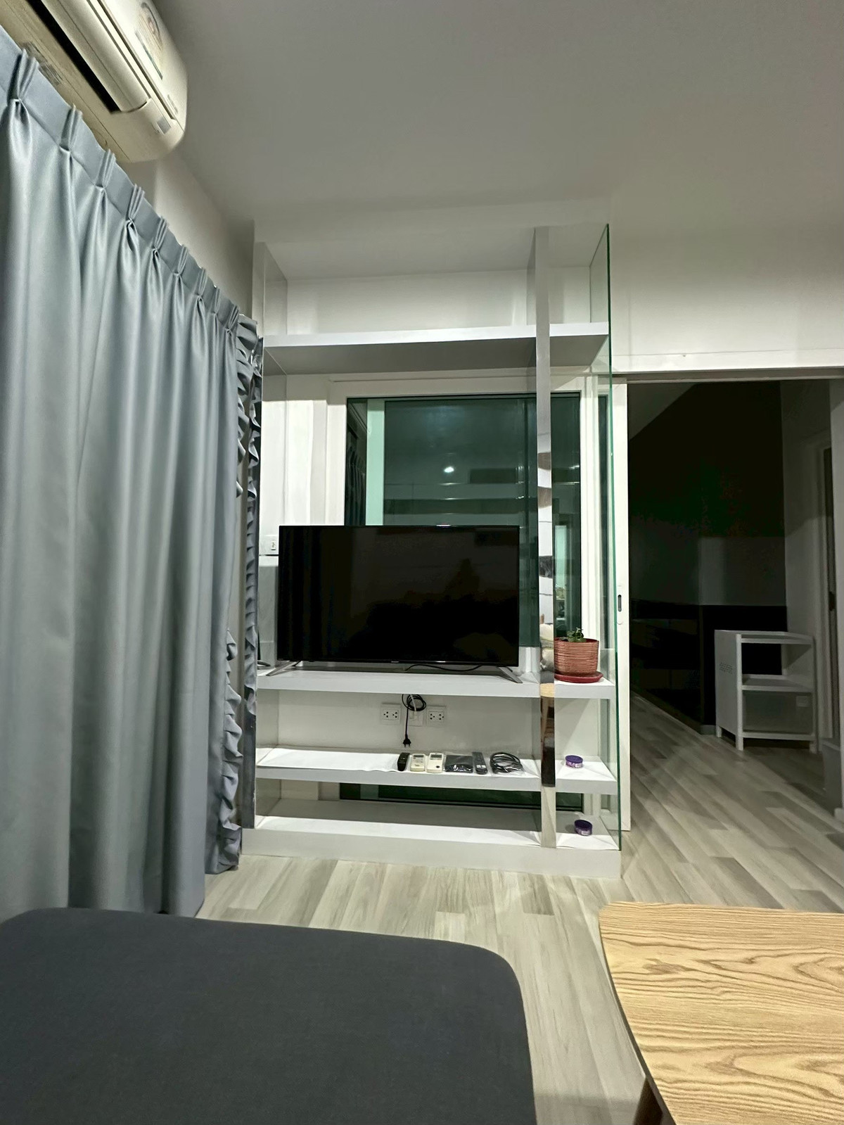 ขายคอนโดสาทร นราธิวาส : ขายด่วน ✨ The Key Sathorn - Charoenrat ✨ เฟอร์นิเจอร์ และ เครื่องใช้ไฟฟ้าครบ ใกล้ BTS สุรศักดิ์   