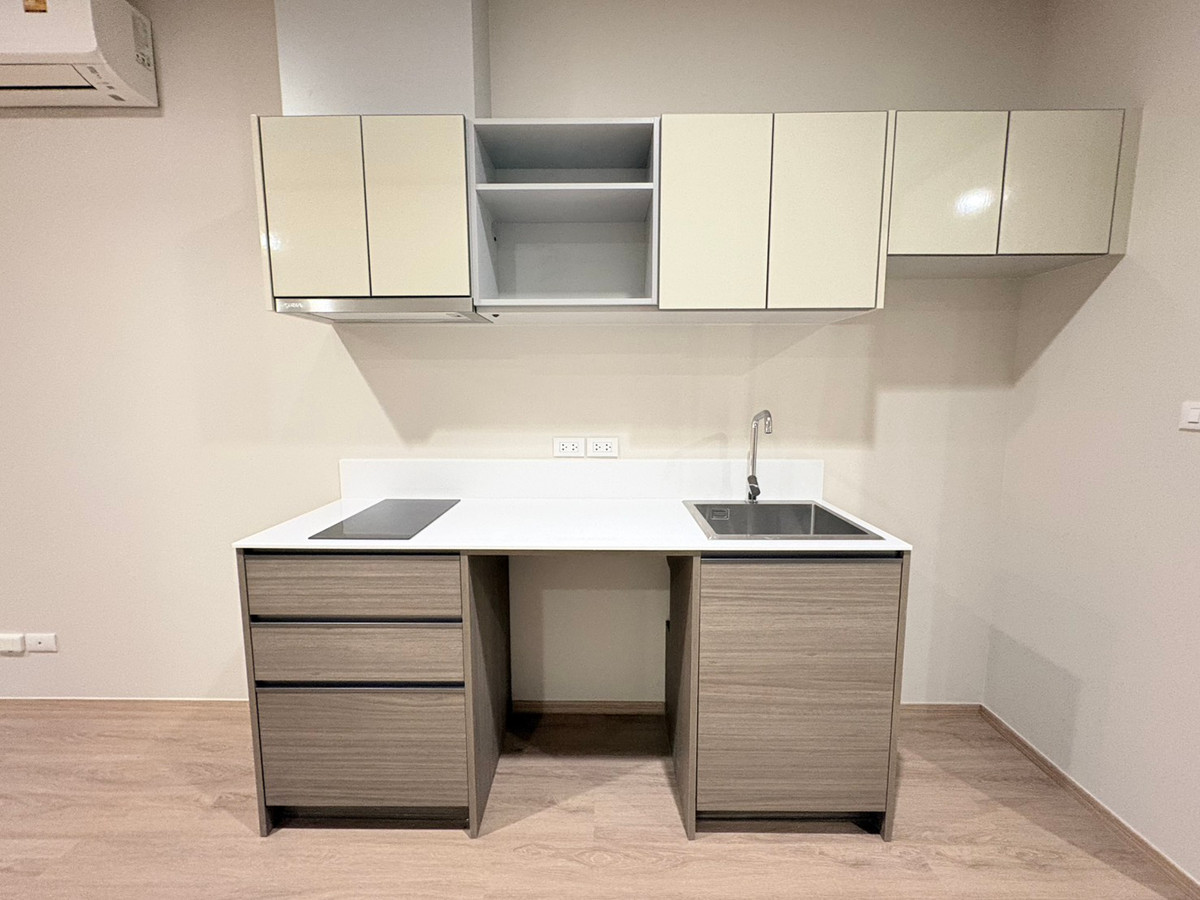 For SaleCondoSathorn, Narathiwat : 𝐓𝐇𝐄 𝐈𝐒𝐒𝐀𝐑𝐀 𝐒𝐀𝐓𝐇𝐎𝐑𝐍 Condo that meets the needs of simple living. Relax like youre surrounded by nature, ready to live in the heart of Sathorn.