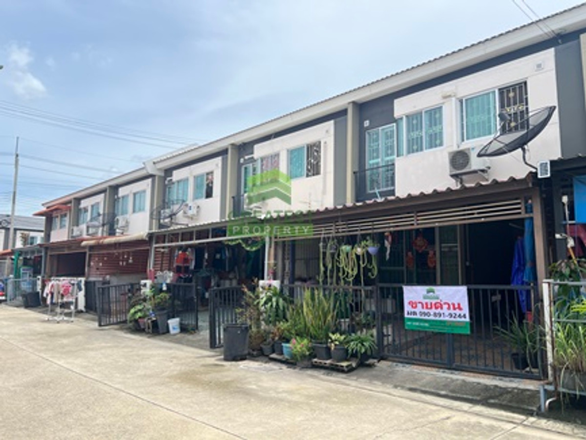 For SaleTownhomeMahachai Samut Sakhon : Pruksa Village 127 Setthakit Rama 2, urgent sale, 2-story townhouse, area 17.40 sq m, fully extended, good location.