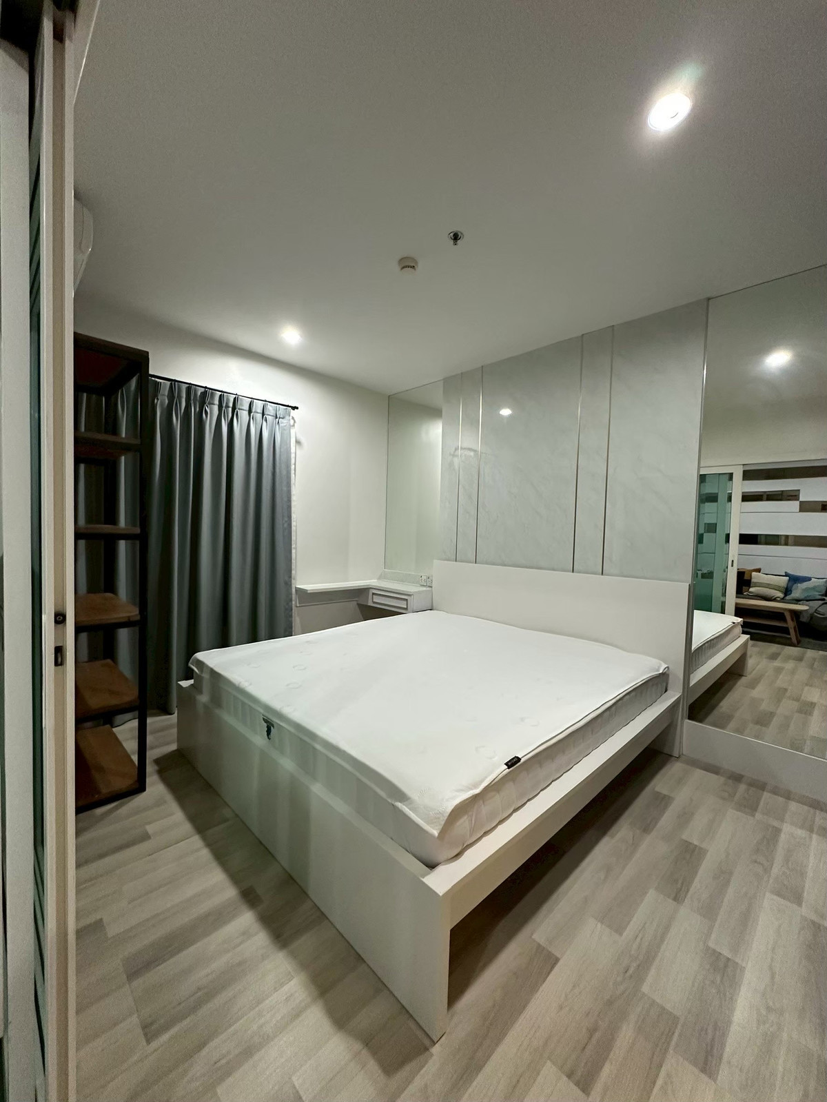 ขายคอนโดสาทร นราธิวาส : ขายด่วน ✨ The Key Sathorn - Charoenrat ✨ เฟอร์นิเจอร์ และ เครื่องใช้ไฟฟ้าครบ ใกล้ BTS สุรศักดิ์   