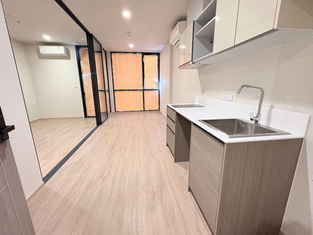 For SaleCondoSathorn, Narathiwat : 𝐓𝐇𝐄 𝐈𝐒𝐒𝐀𝐑𝐀 𝐒𝐀𝐓𝐇𝐎𝐑𝐍 Condo that meets the needs of simple living. Relax like youre surrounded by nature, ready to live in the heart of Sathorn.
